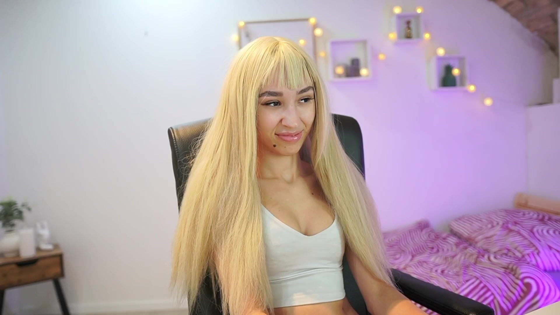 Gallery image thumbnail from Amai__Liu's myfreecams stream on, 10/09/2025, 20:35 image 13 of 20