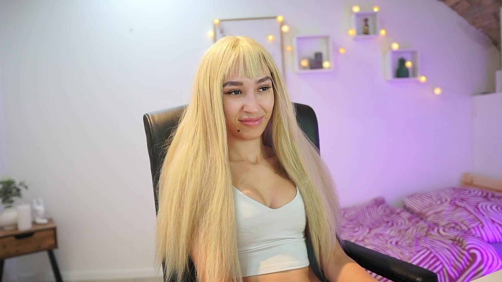 Gallery image thumbnail from Amai__Liu's myfreecams stream on, 10/09/2025, 20:35 image 14 of 20