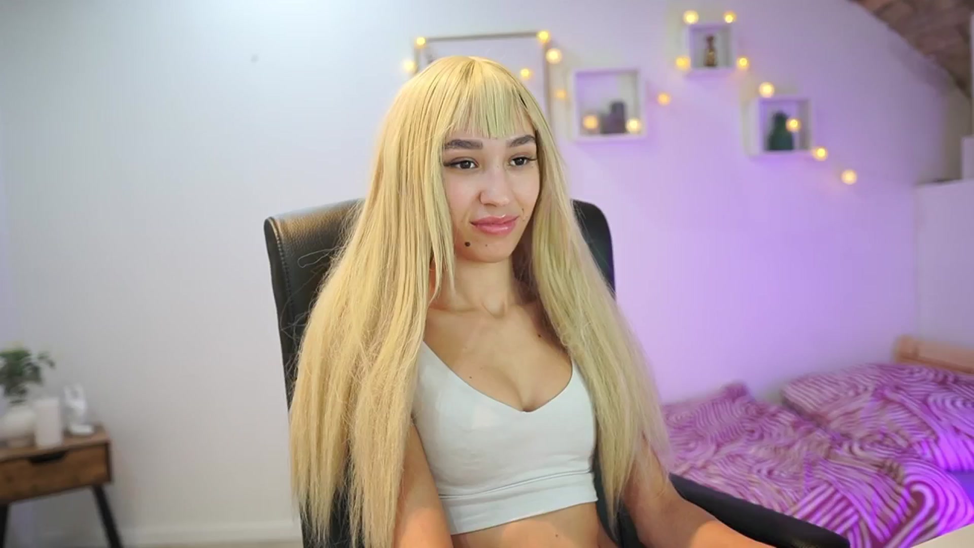 Gallery image thumbnail from Amai__Liu's myfreecams stream on, 10/09/2025, 20:35 image 10 of 20