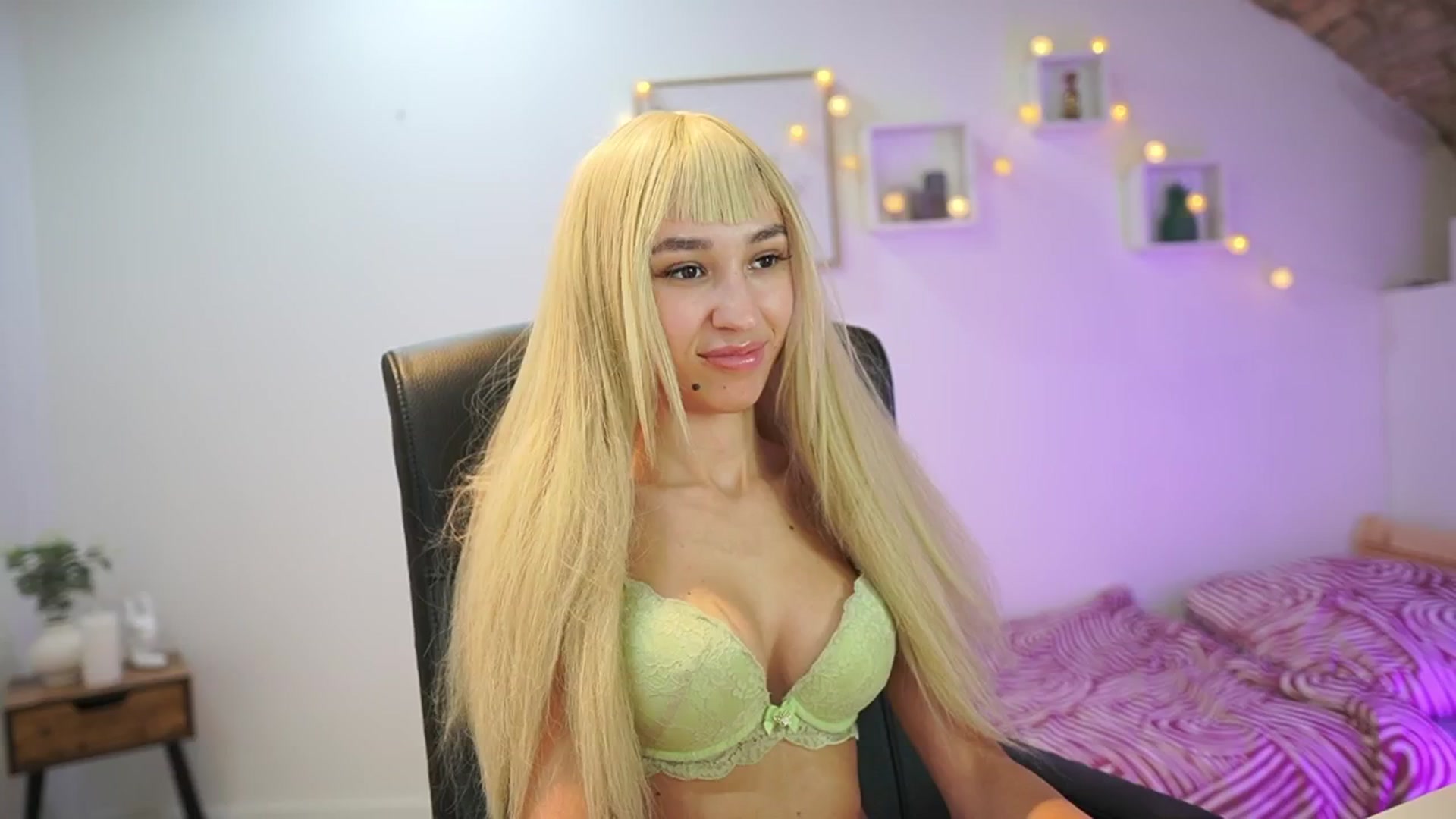 Gallery image thumbnail from Amai__Liu's myfreecams stream on, 10/11/2025, 23:00 image 12 of 20