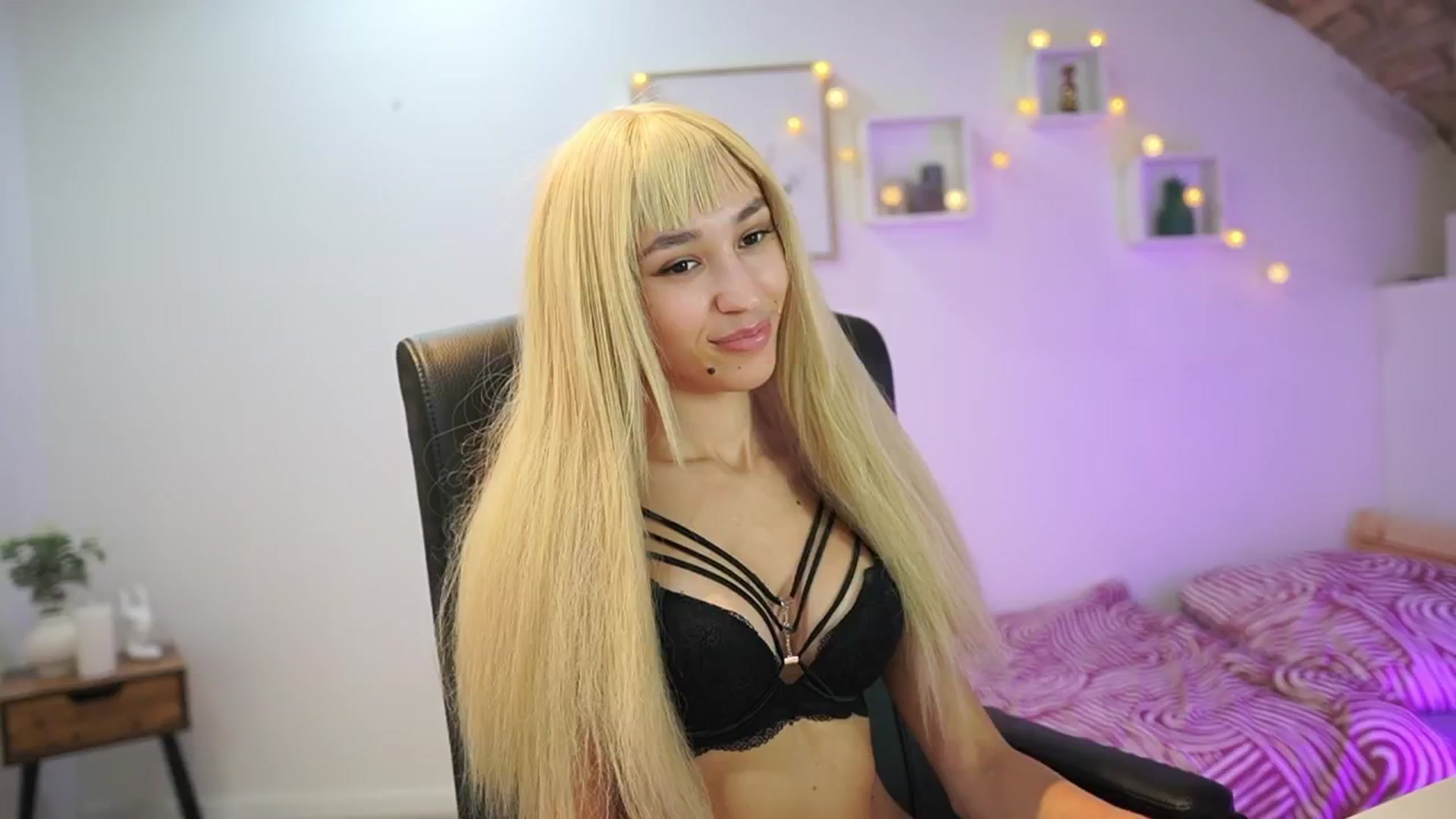 Gallery image thumbnail from Amai__Liu's myfreecams stream on, 10/12/2025, 20:37 image 9 of 20