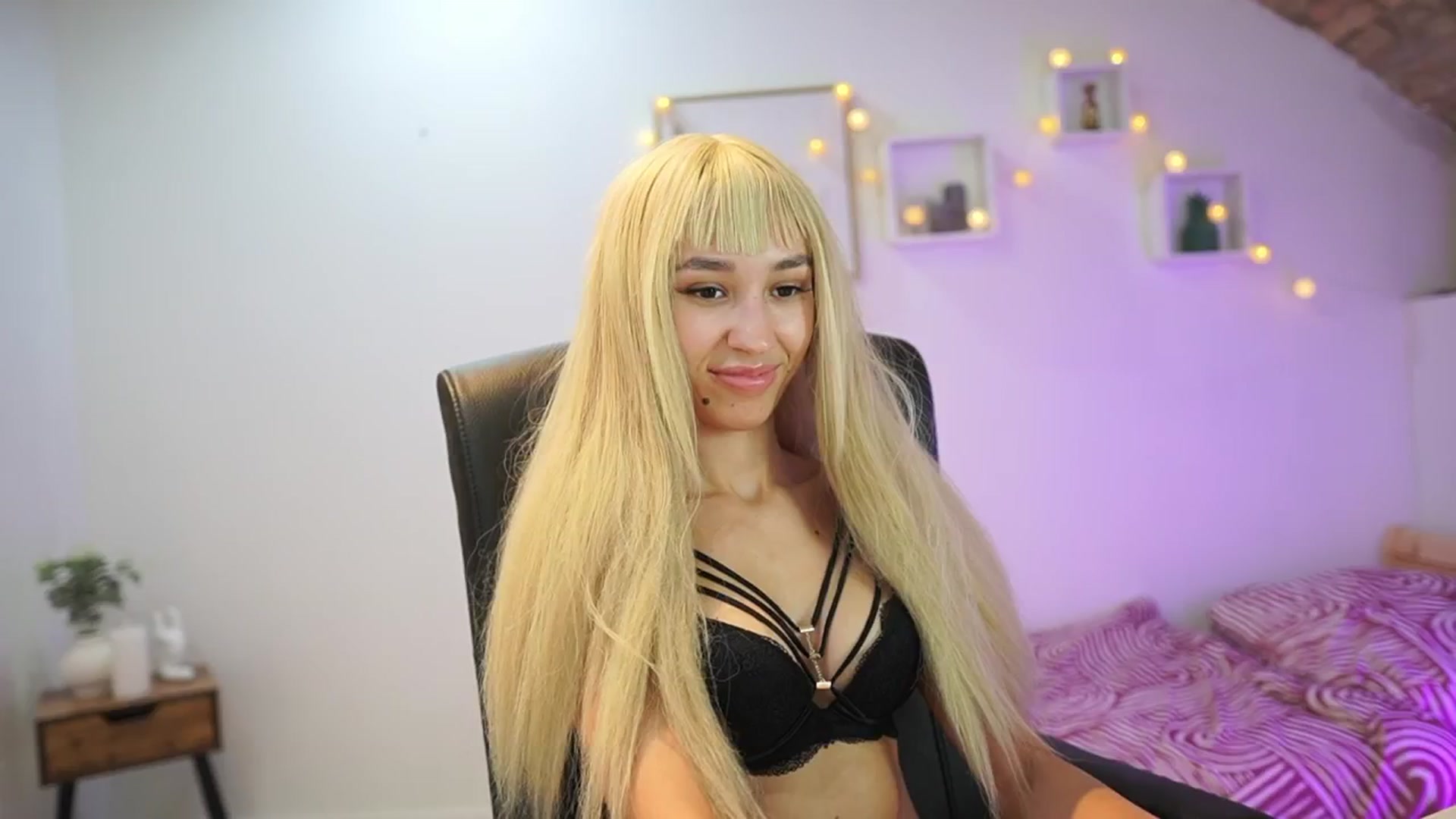 Gallery image thumbnail from Amai__Liu's myfreecams stream on, 10/12/2025, 22:10 image 7 of 20