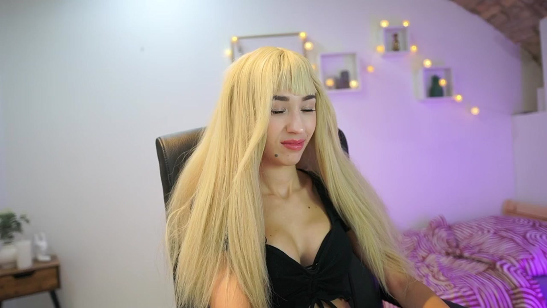 Gallery image thumbnail from Amai__Liu's myfreecams stream on, 10/19/2025, 18:25 image 3 of 20