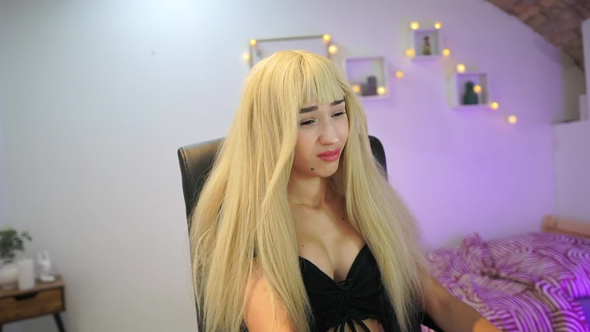Gallery image thumbnail from Amai__Liu's myfreecams stream on, 10/19/2025, 18:25 image 2 of 20