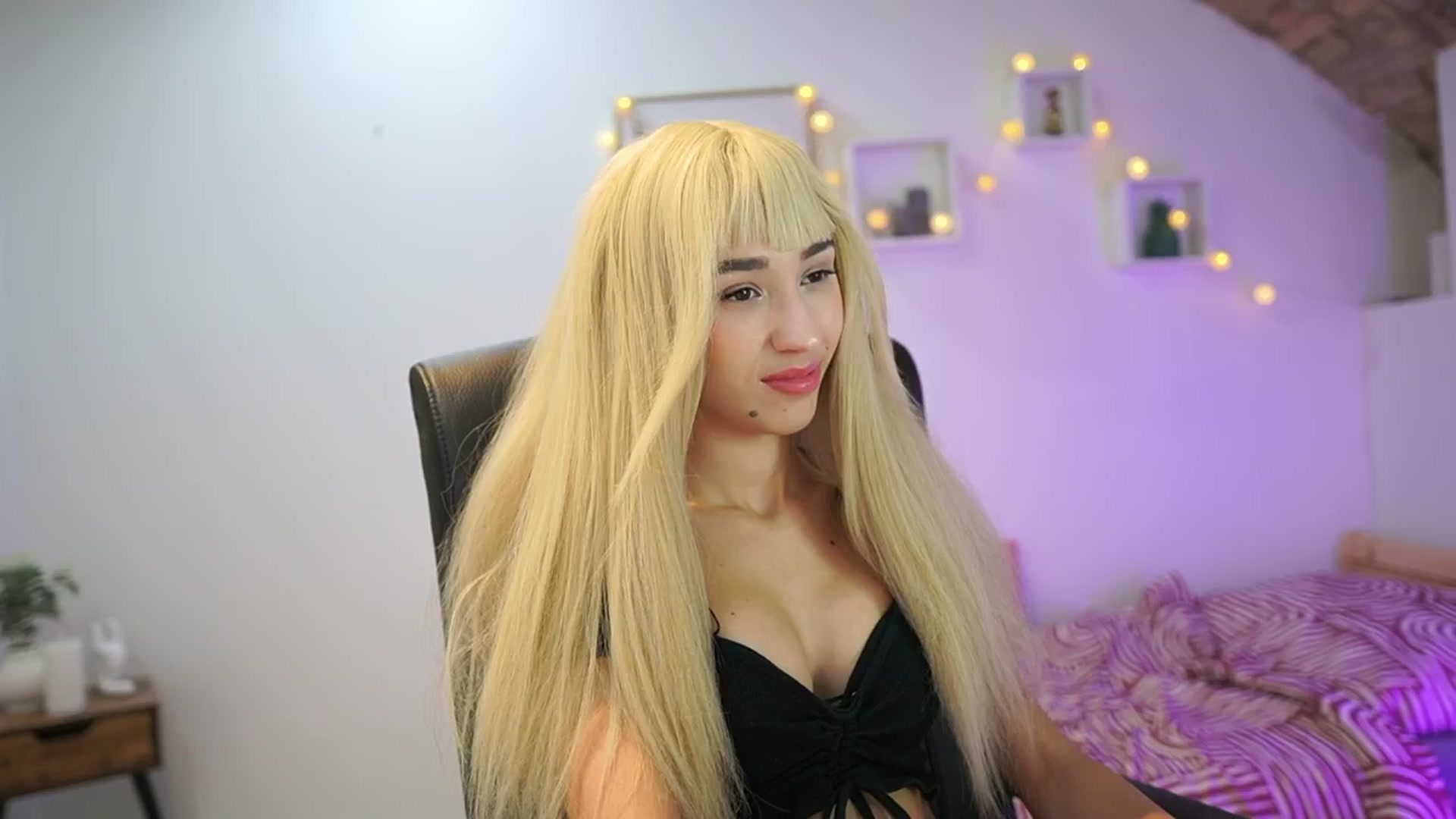 Gallery image thumbnail from Amai__Liu's myfreecams stream on, 10/19/2025, 18:25 image 1 of 20