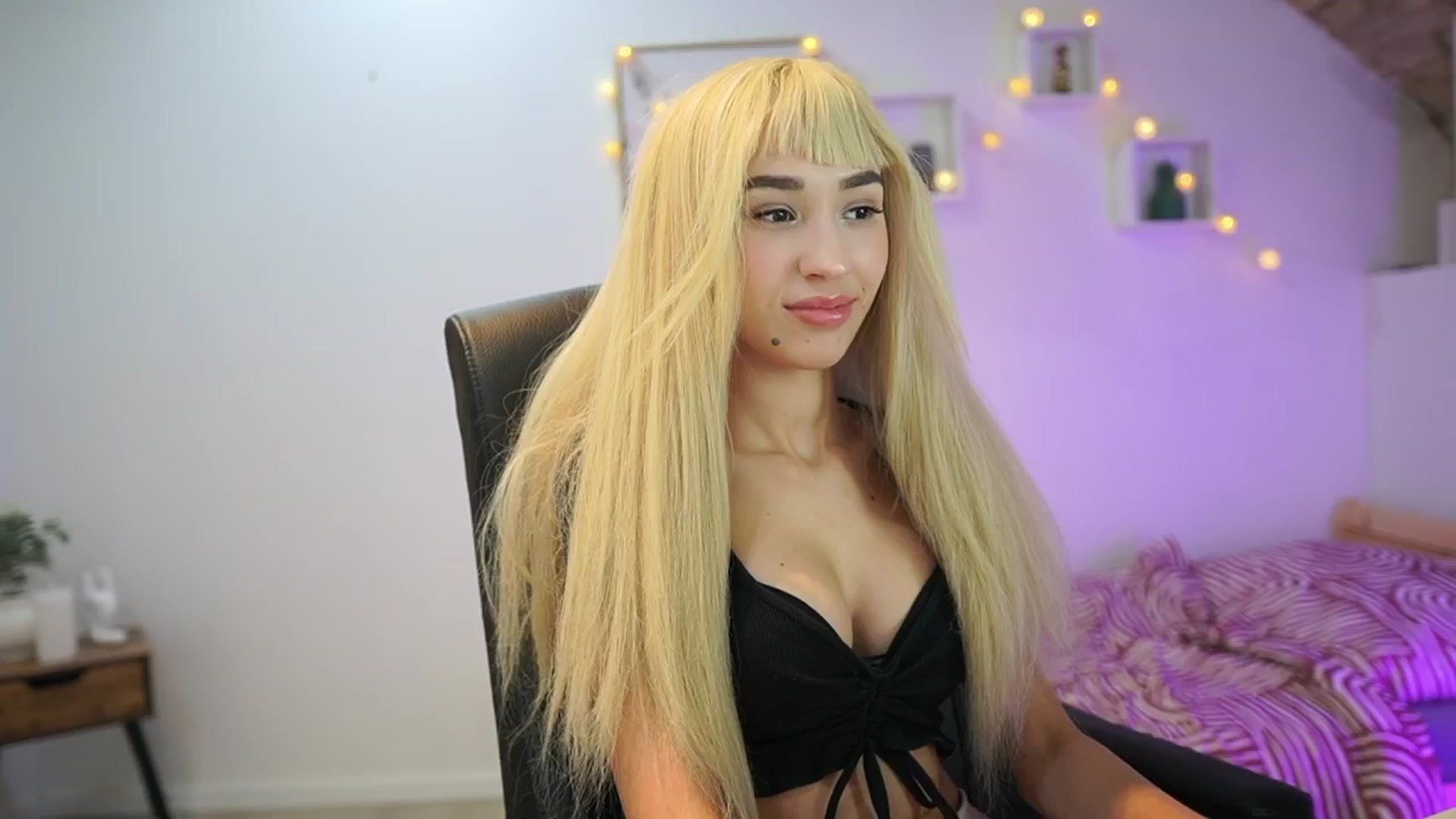 Gallery image thumbnail from Amai__Liu's myfreecams stream on, 10/19/2025, 19:03 image 1 of 20