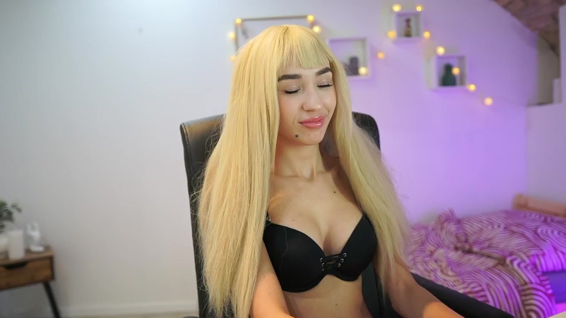 Gallery image thumbnail from Amai__Liu's myfreecams stream on, 10/19/2025, 22:55 image 18 of 20