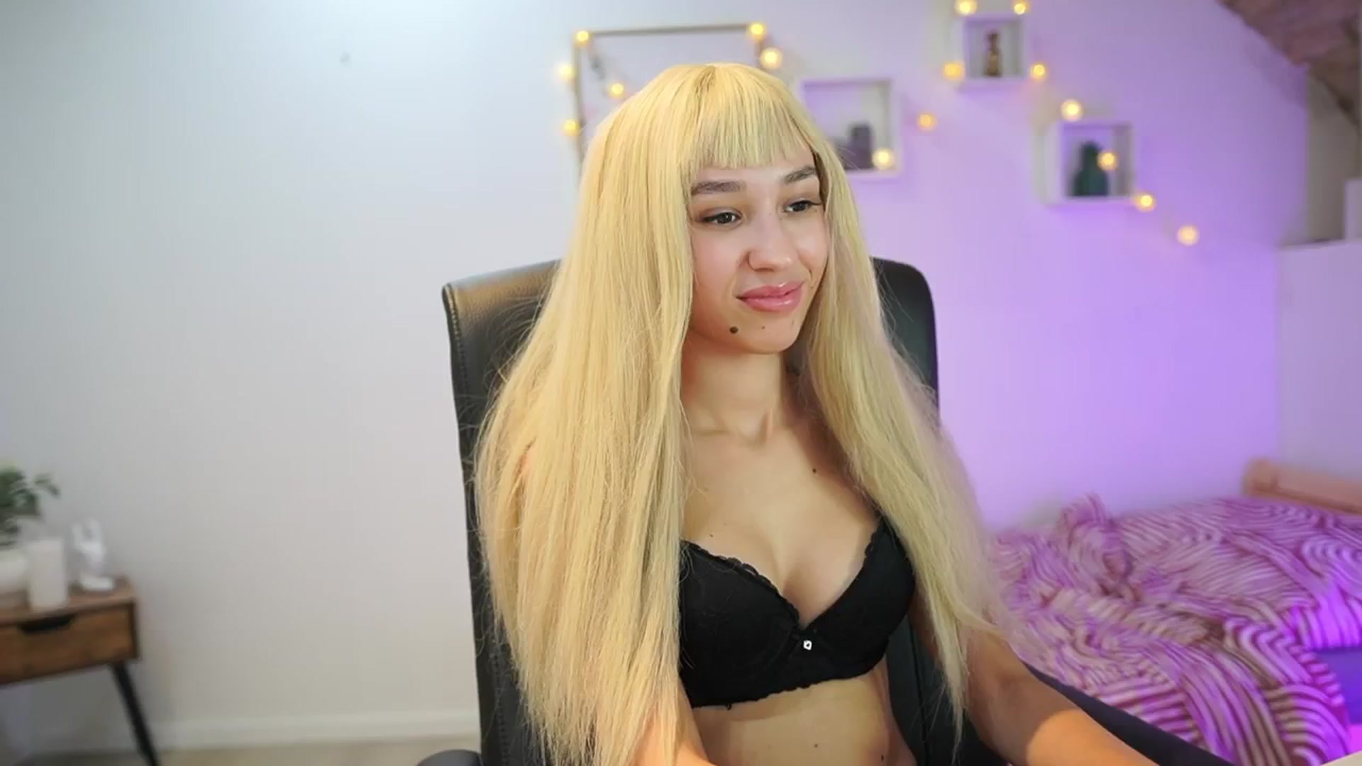 Gallery image thumbnail from Amai__Liu's myfreecams stream on, 10/21/2025, 19:52 image 8 of 20