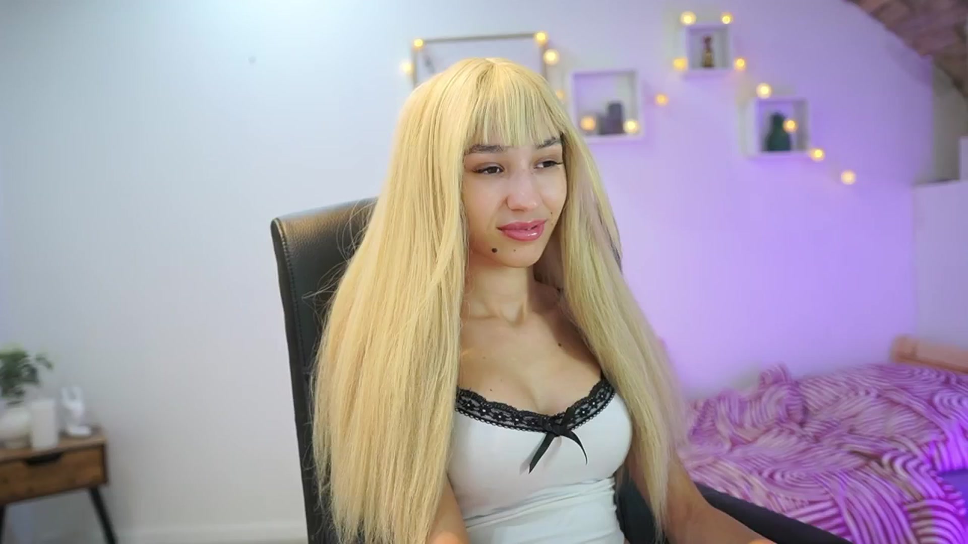 Gallery image thumbnail from Amai__Liu's myfreecams stream on, 10/24/2025, 20:03 image 1 of 20