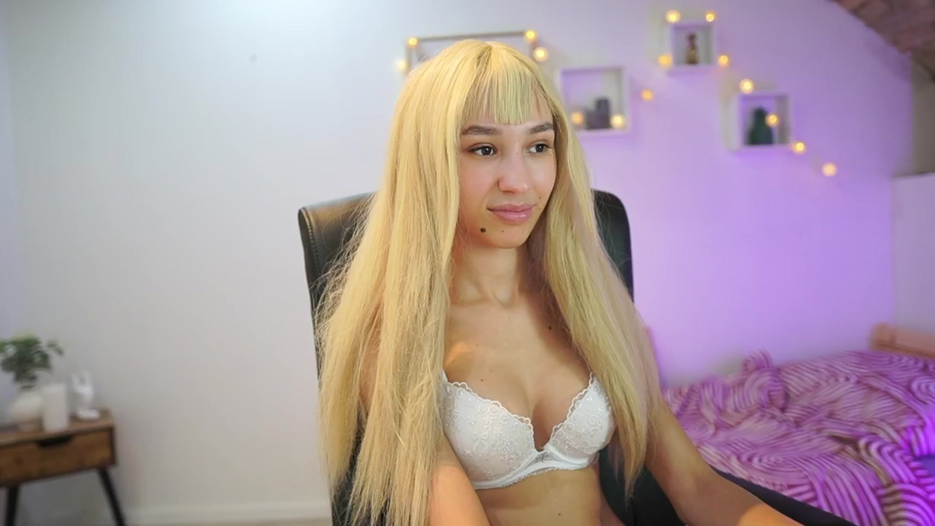 Gallery image thumbnail from Amai__Liu's myfreecams stream on, 10/25/2025, 15:18 image 19 of 20