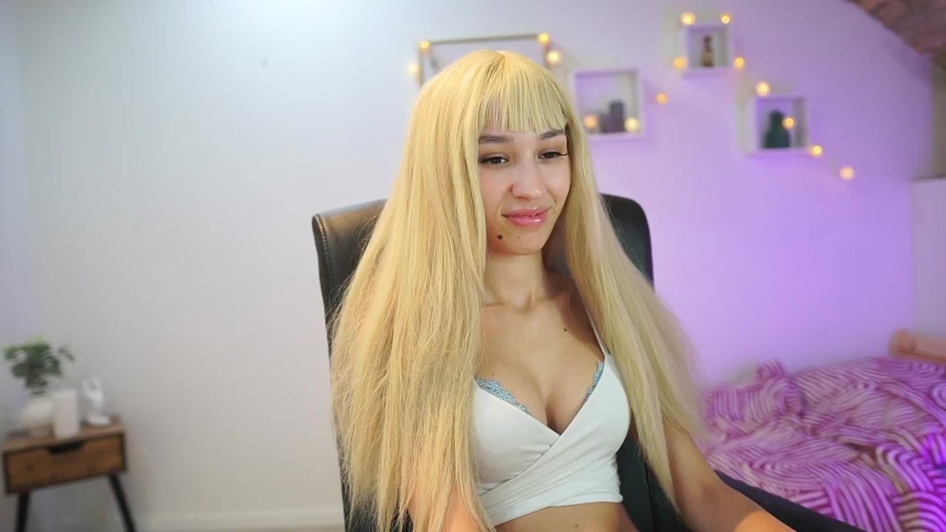 Gallery image thumbnail from Amai__Liu's myfreecams stream on, 10/27/2025, 20:00 image 20 of 20