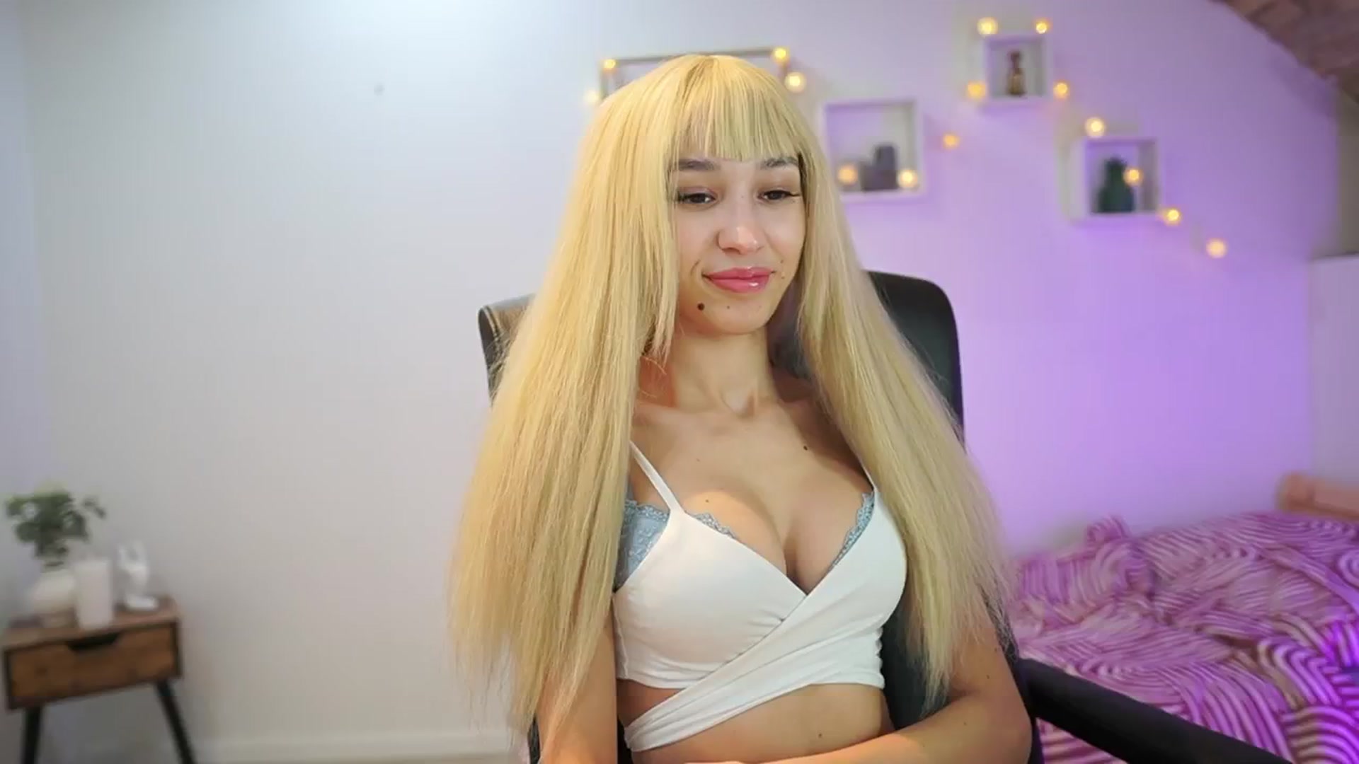 Gallery image thumbnail from Amai__Liu's myfreecams stream on, 10/27/2025, 20:00 image 1 of 20