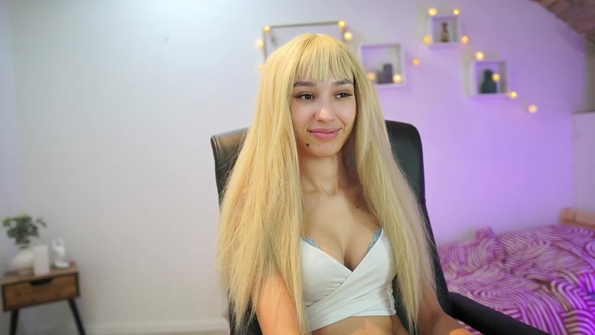Gallery image thumbnail from Amai__Liu's myfreecams stream on, 10/27/2025, 20:00 image 15 of 20