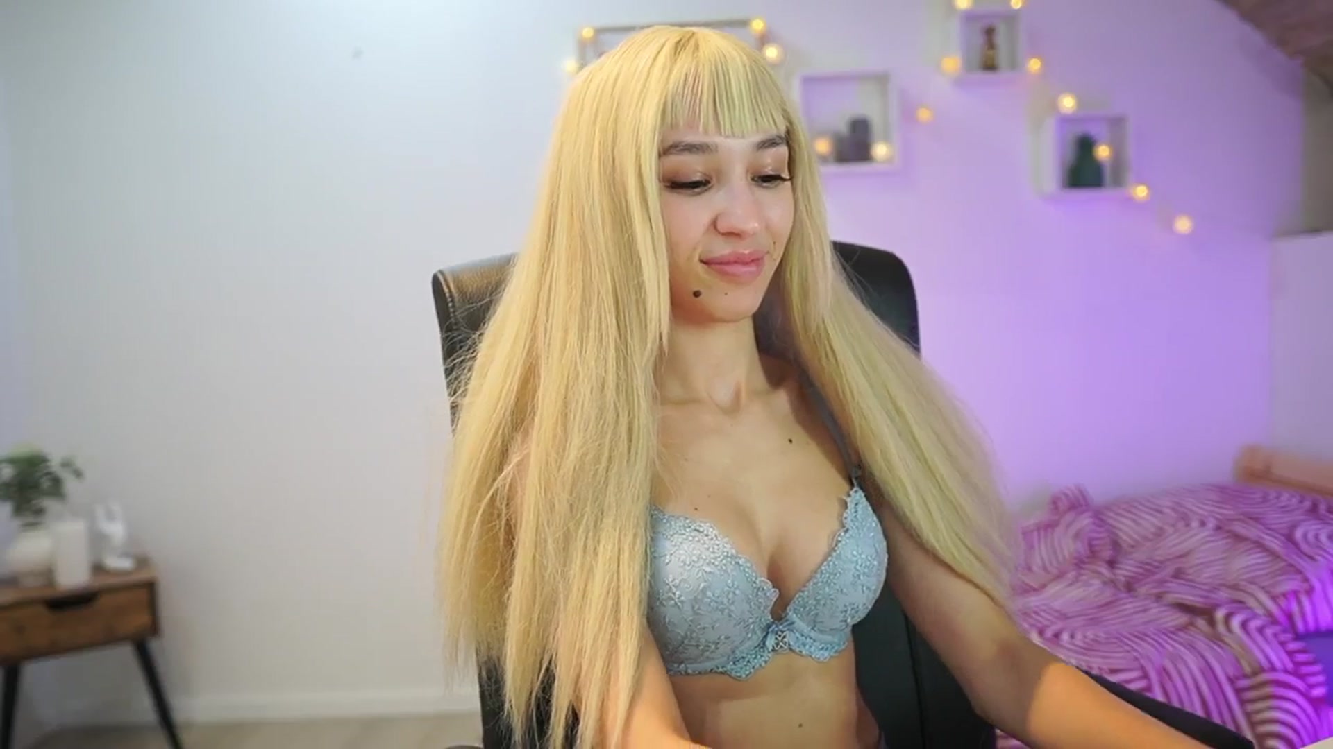 Gallery image thumbnail from Amai__Liu's myfreecams stream on, 10/27/2025, 21:20 image 10 of 20