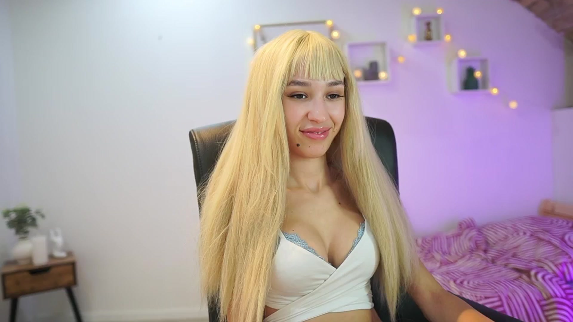 Gallery image thumbnail from Amai__Liu's myfreecams stream on, 10/27/2025, 21:20 image 1 of 20