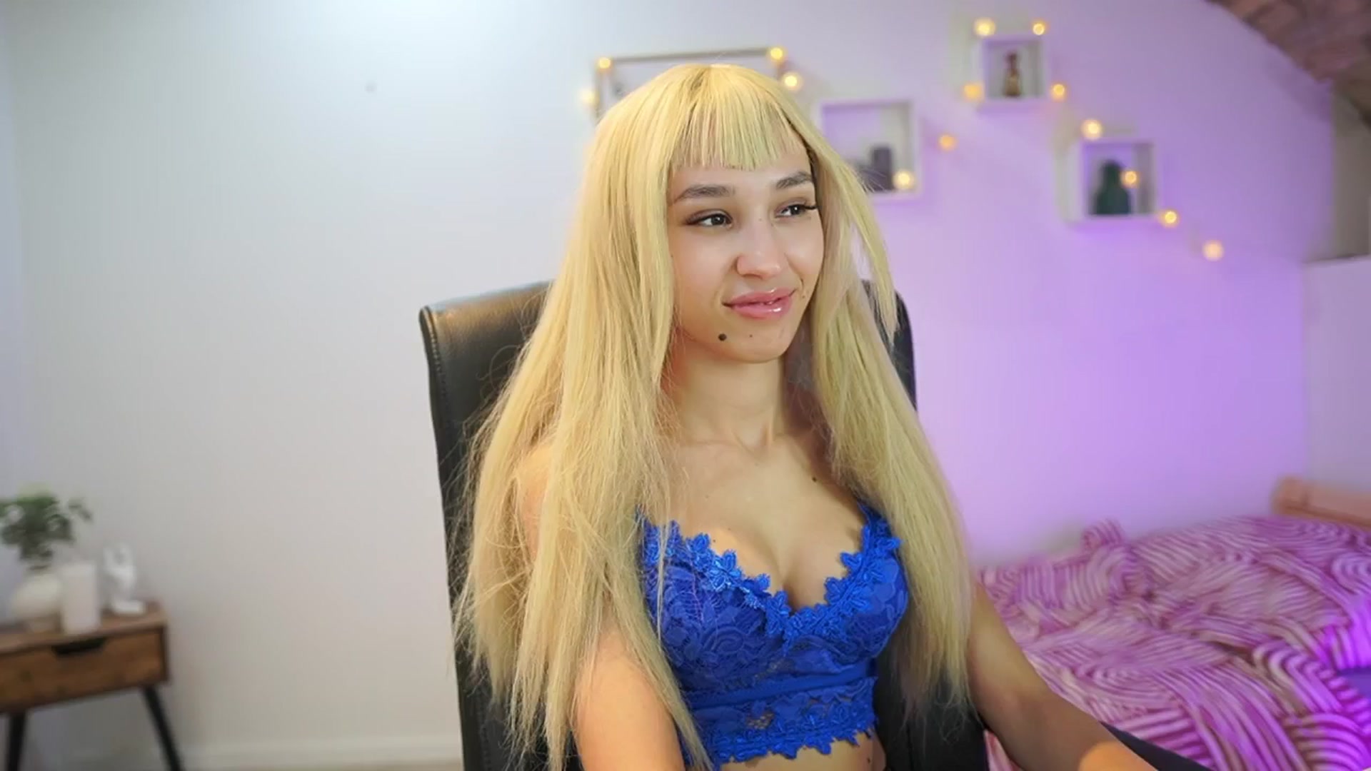 Gallery image thumbnail from Amai__Liu's myfreecams stream on, 10/28/2025, 19:57 image 9 of 20