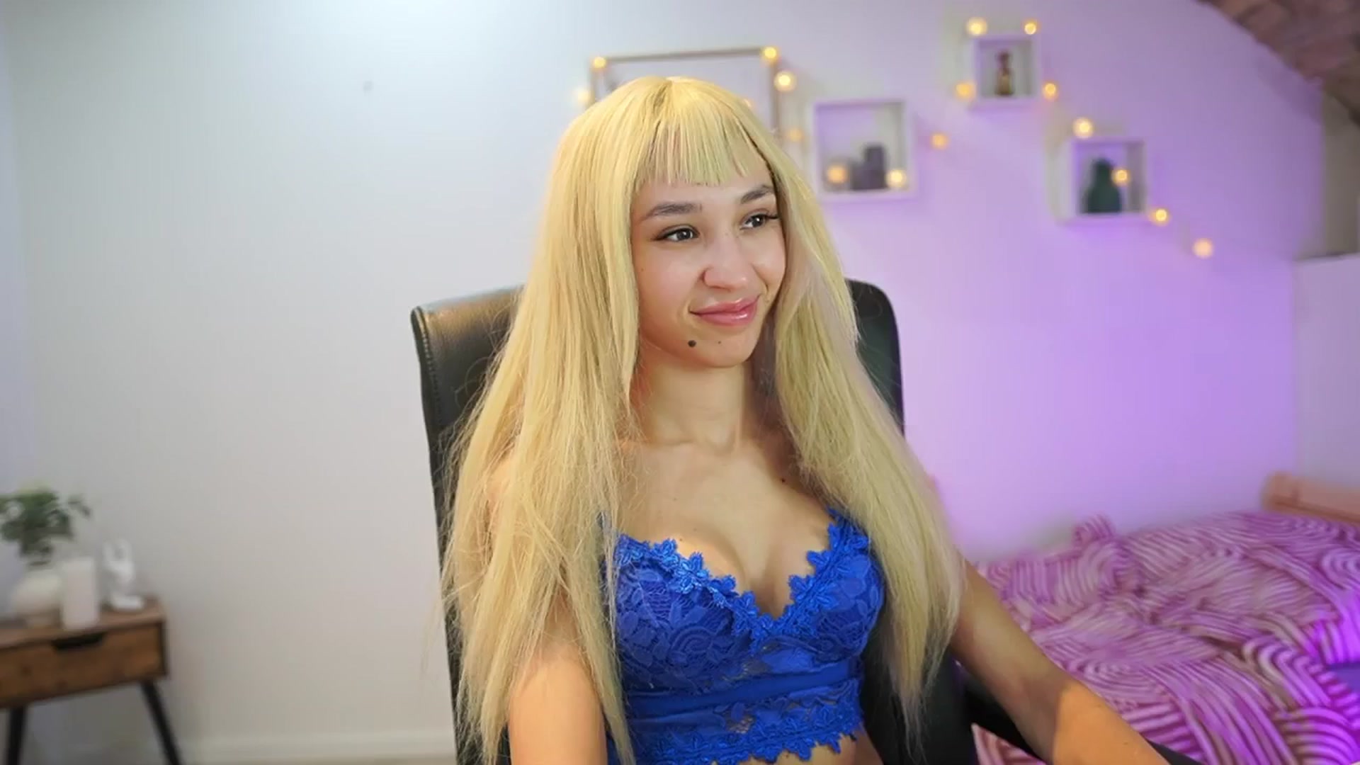 Gallery image thumbnail from Amai__Liu's myfreecams stream on, 10/28/2025, 19:57 image 19 of 20