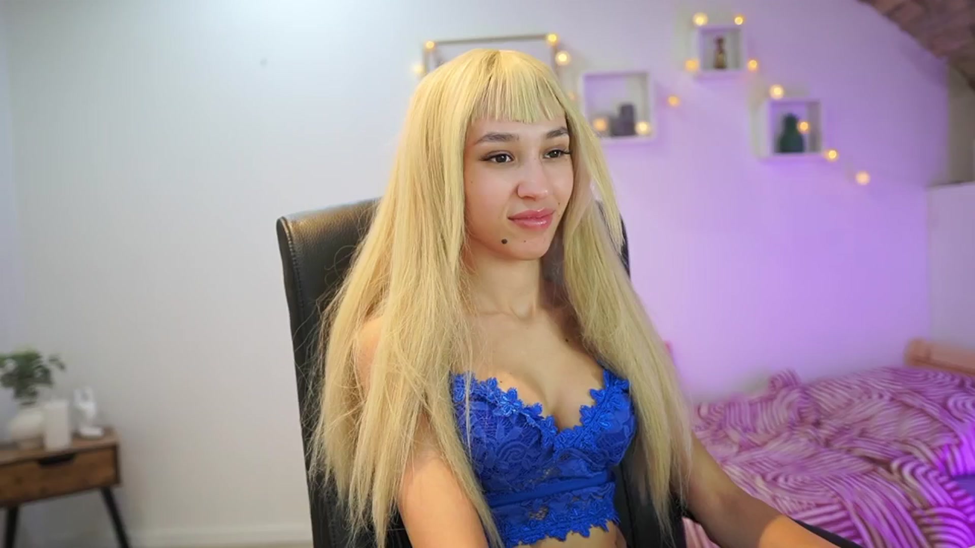 Gallery image thumbnail from Amai__Liu's myfreecams stream on, 10/28/2025, 19:57 image 15 of 20