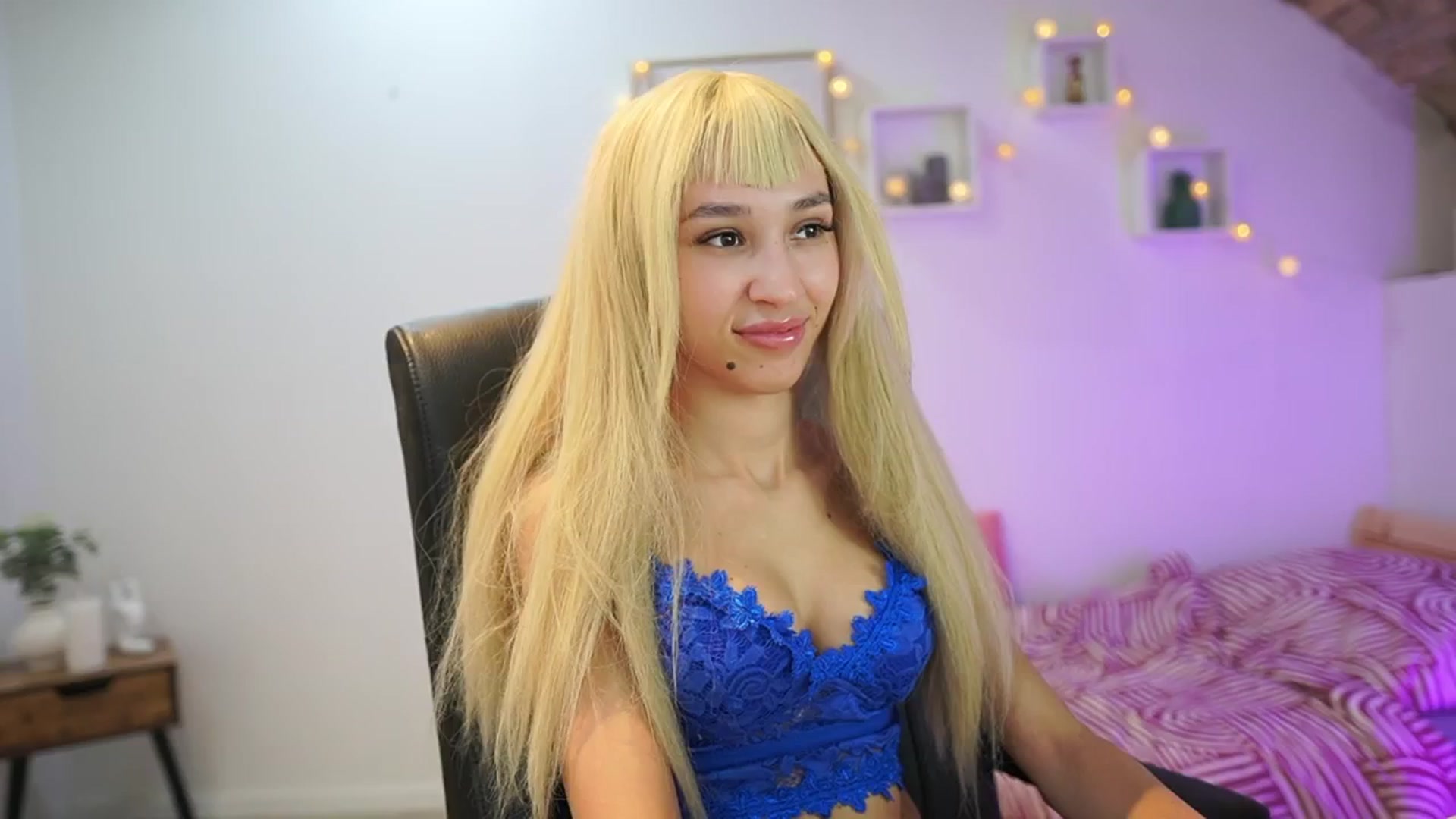 Gallery image thumbnail from Amai__Liu's myfreecams stream on, 10/28/2025, 19:57 image 12 of 20