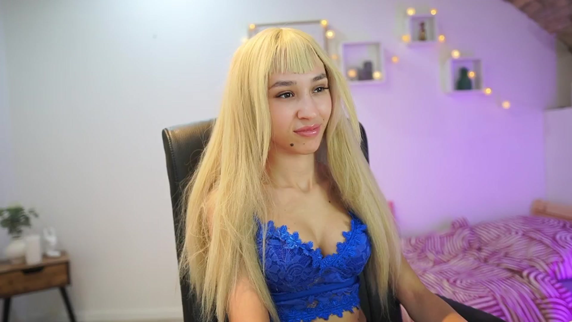Gallery image thumbnail from Amai__Liu's myfreecams stream on, 10/28/2025, 19:57 image 11 of 20