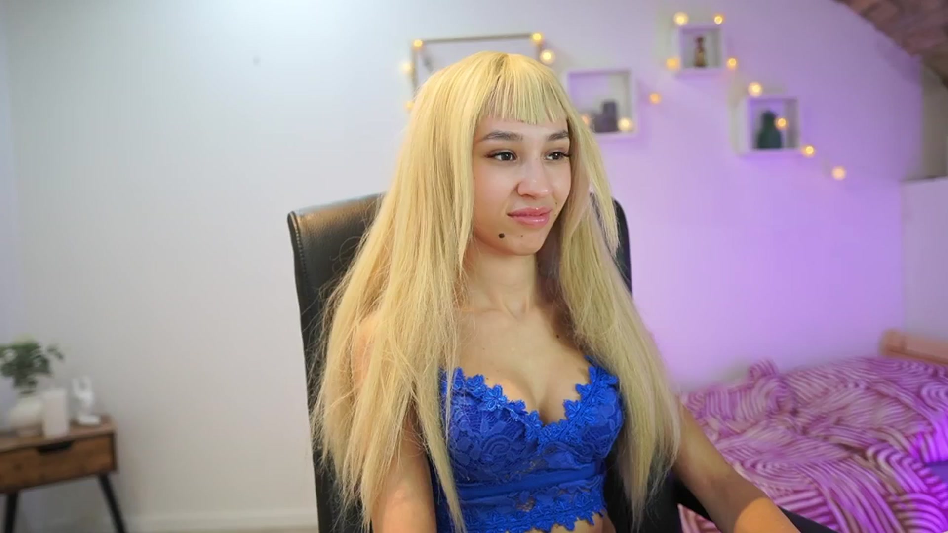 Gallery image thumbnail from Amai__Liu's myfreecams stream on, 10/28/2025, 19:57 image 17 of 20