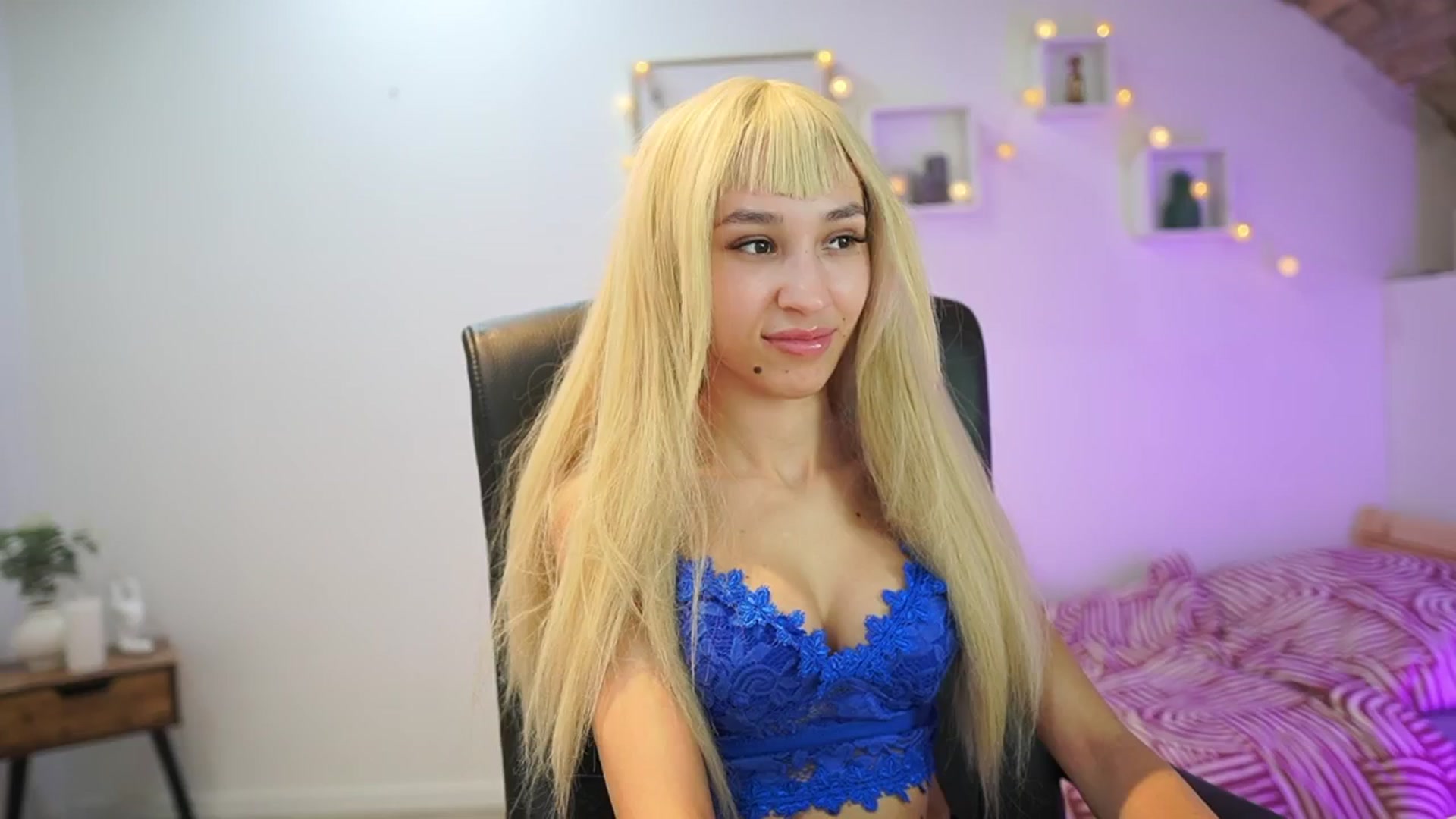 Gallery image thumbnail from Amai__Liu's myfreecams stream on, 10/28/2025, 19:57 image 13 of 20