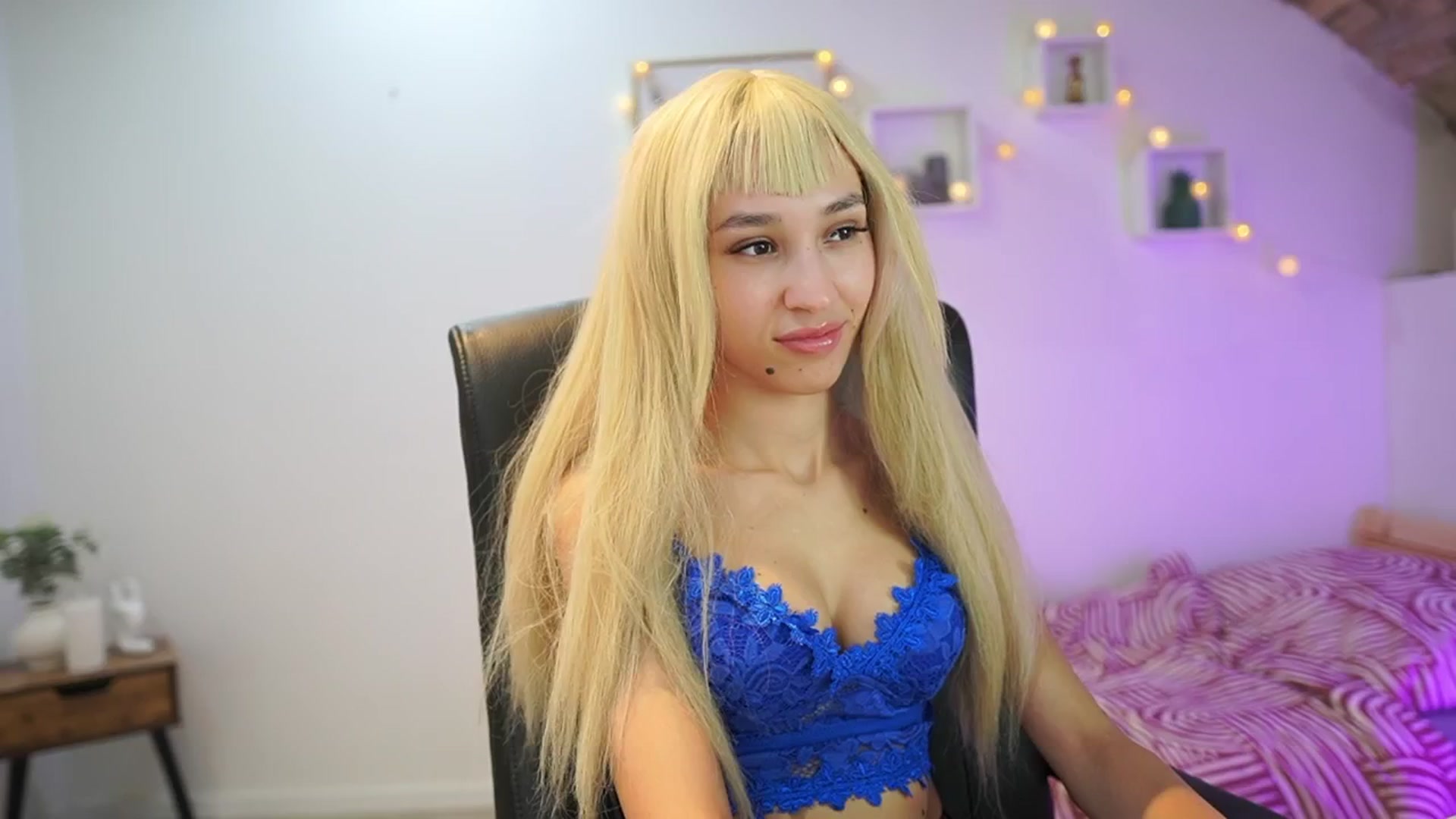 Gallery image thumbnail from Amai__Liu's myfreecams stream on, 10/28/2025, 19:57 image 10 of 20