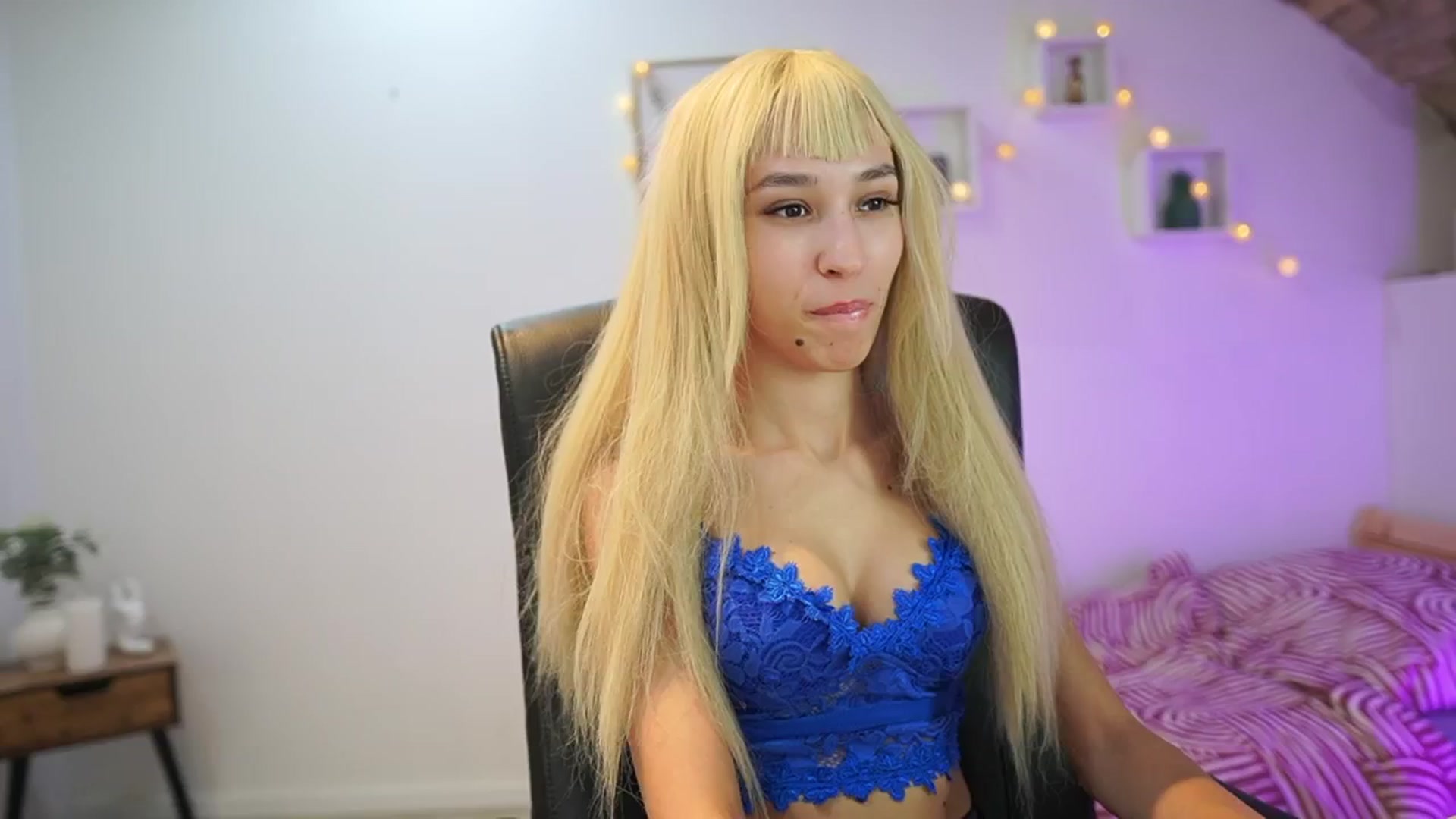 Gallery image thumbnail from Amai__Liu's myfreecams stream on, 10/28/2025, 19:57 image 7 of 20