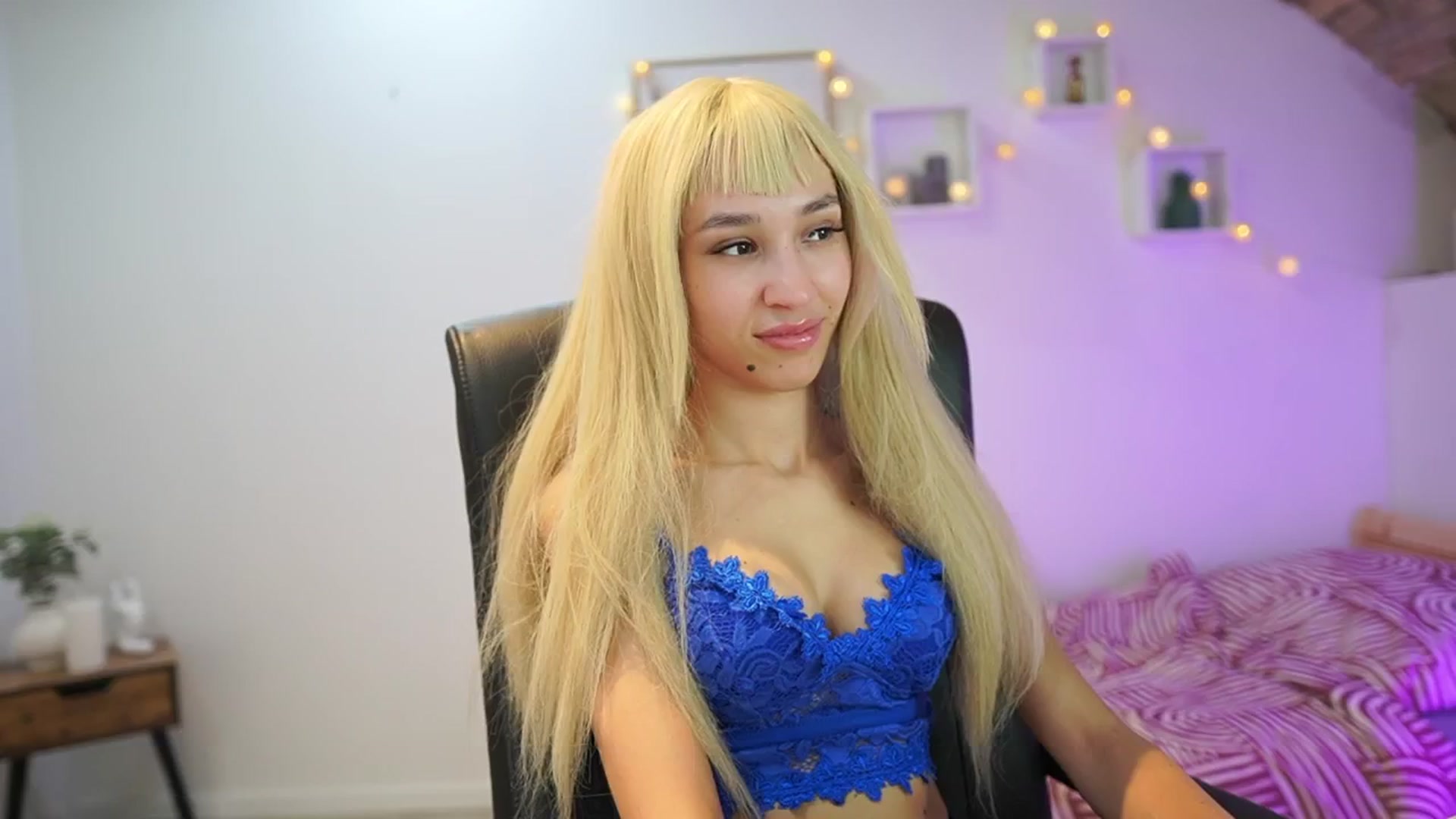 Gallery image thumbnail from Amai__Liu's myfreecams stream on, 10/28/2025, 19:57 image 16 of 20