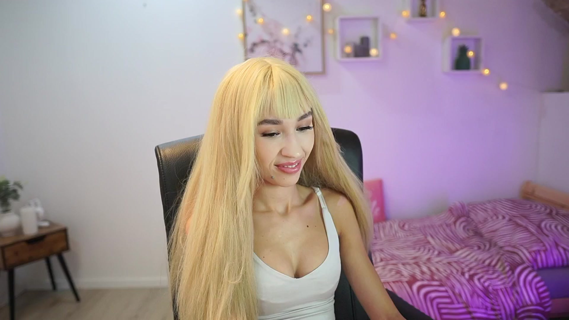 Gallery image thumbnail from Amai__Liu's myfreecams stream on, 10/30/2025, 21:31 image 8 of 20