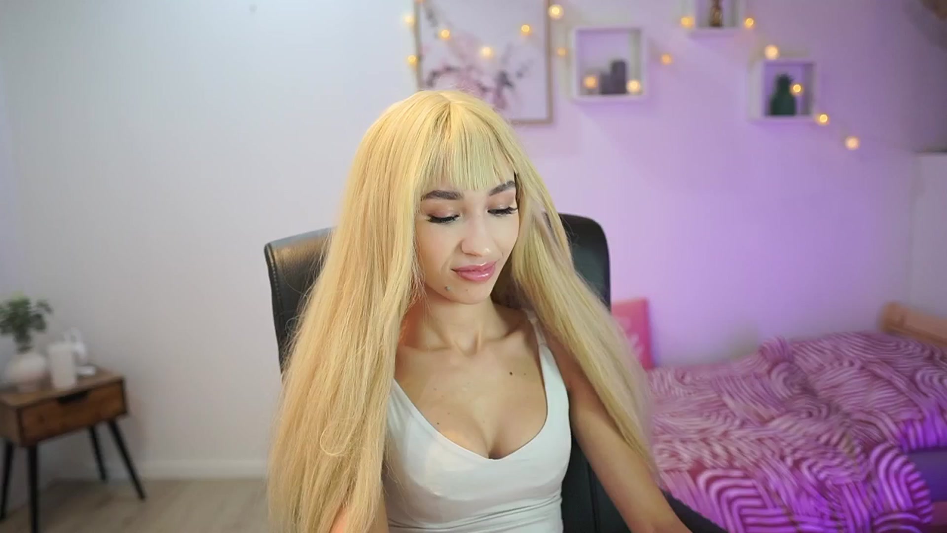 Gallery image thumbnail from Amai__Liu's myfreecams stream on, 10/30/2025, 21:31 image 6 of 20