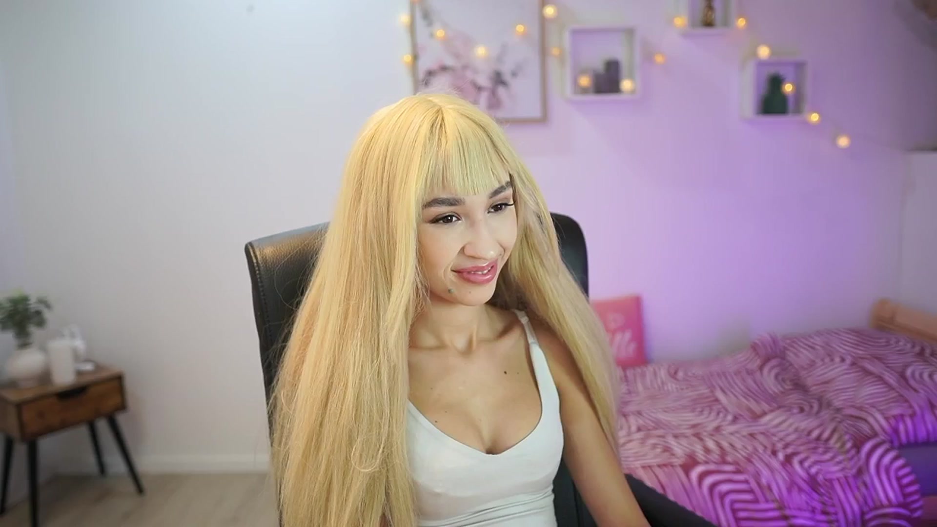 Gallery image thumbnail from Amai__Liu's myfreecams stream on, 10/30/2025, 21:31 image 7 of 20