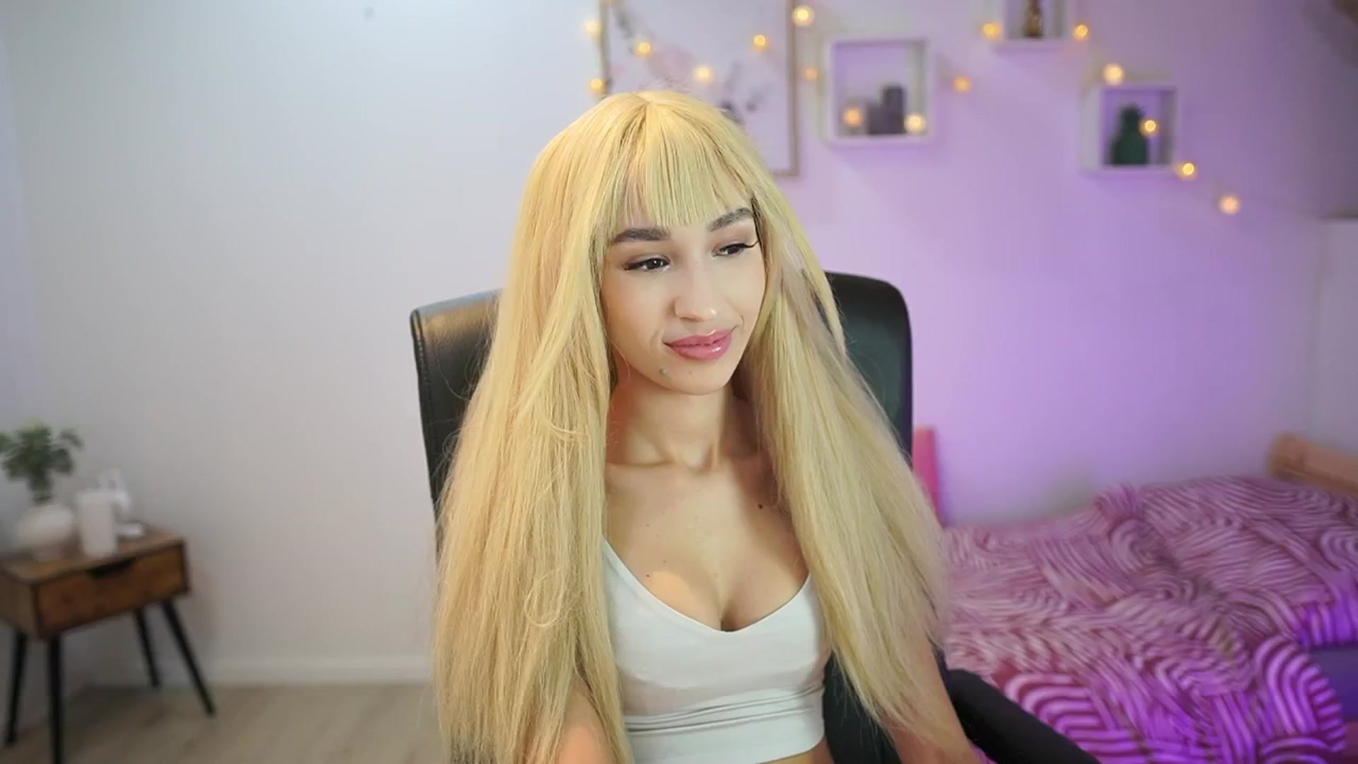 Gallery image thumbnail from Amai__Liu's myfreecams stream on, 10/30/2025, 21:31 image 4 of 20
