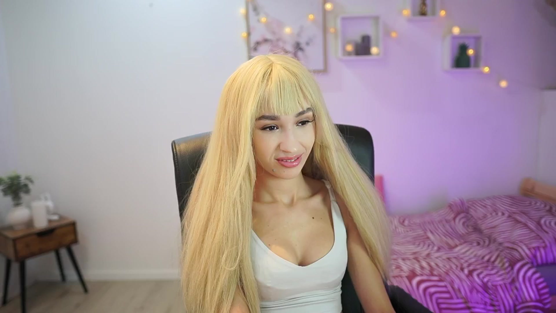 Gallery image thumbnail from Amai__Liu's myfreecams stream on, 10/30/2025, 21:31 image 5 of 20