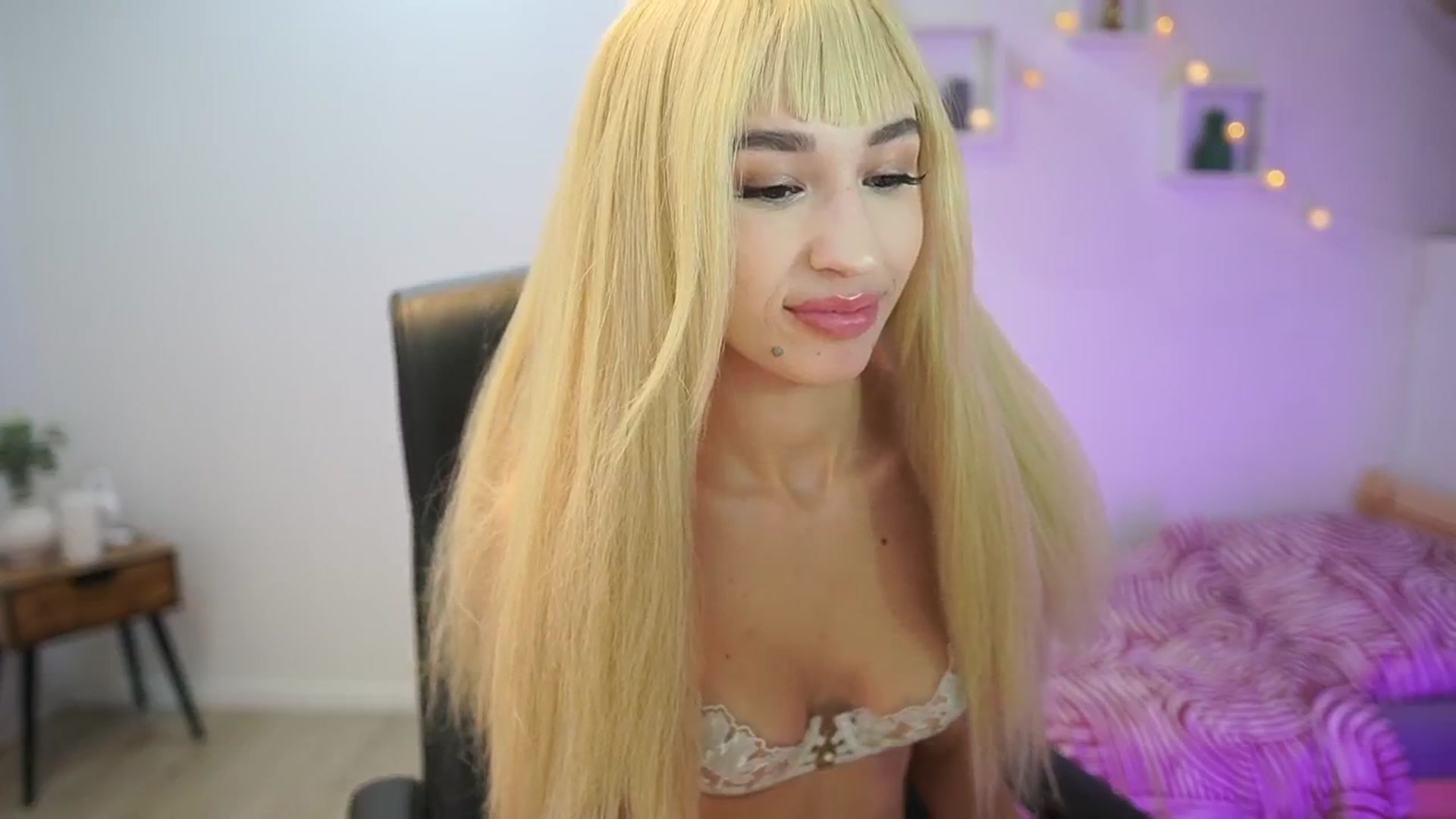 Gallery image thumbnail from Amai__Liu's myfreecams stream on, 10/30/2025, 23:59 image 7 of 20