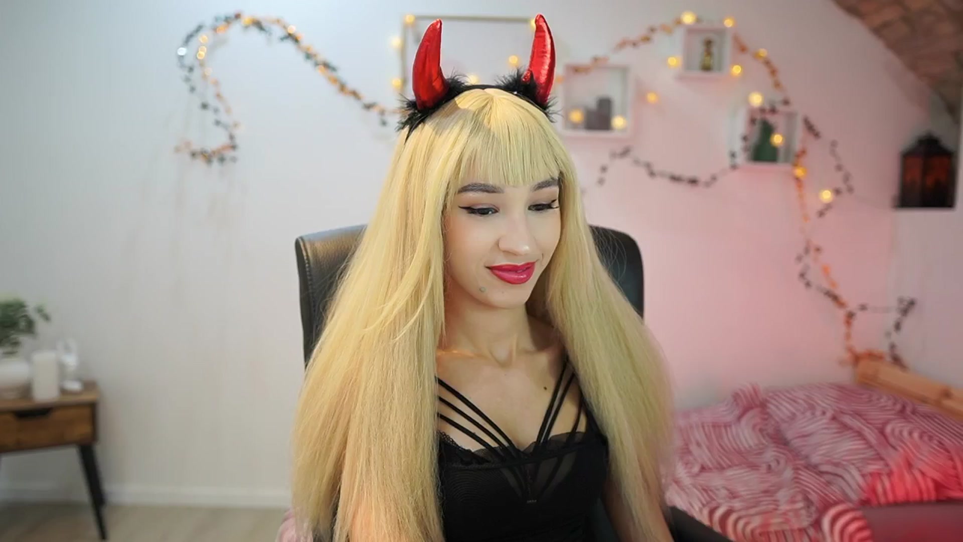 Gallery image thumbnail from Amai__Liu's myfreecams stream on, 10/31/2025, 19:47 image 2 of 20