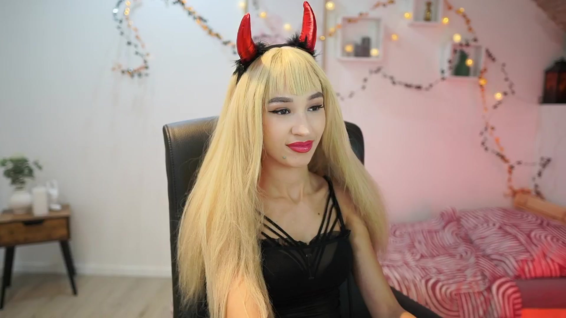 Gallery image thumbnail from Amai__Liu's myfreecams stream on, 10/31/2025, 19:47 image 14 of 20