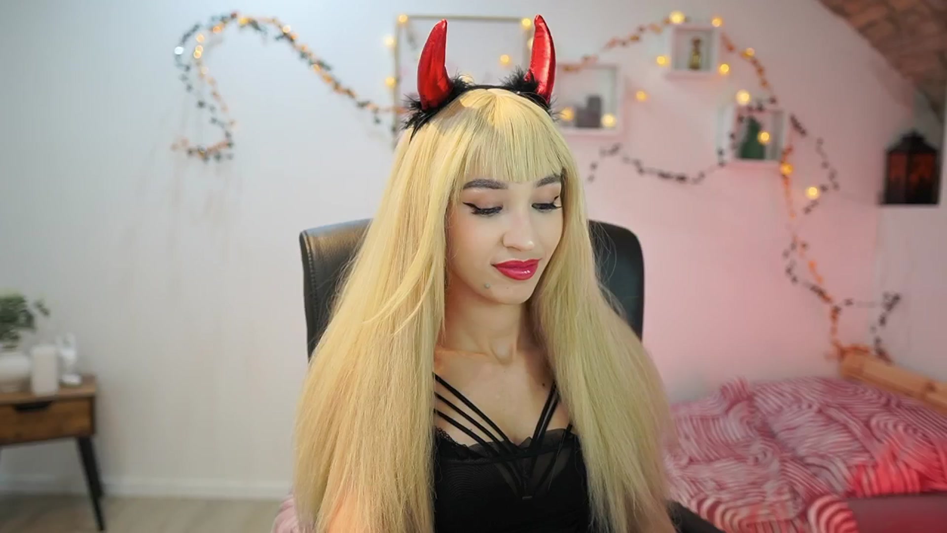 Gallery image thumbnail from Amai__Liu's myfreecams stream on, 10/31/2025, 19:47 image 4 of 20