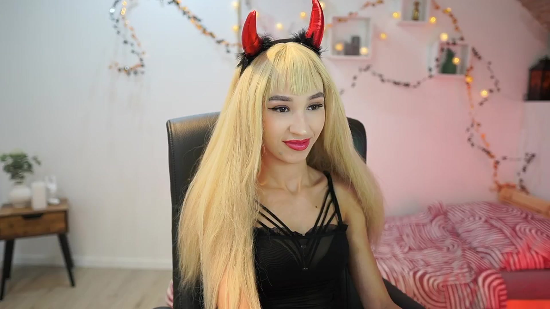 Gallery image thumbnail from Amai__Liu's myfreecams stream on, 10/31/2025, 19:47 image 13 of 20