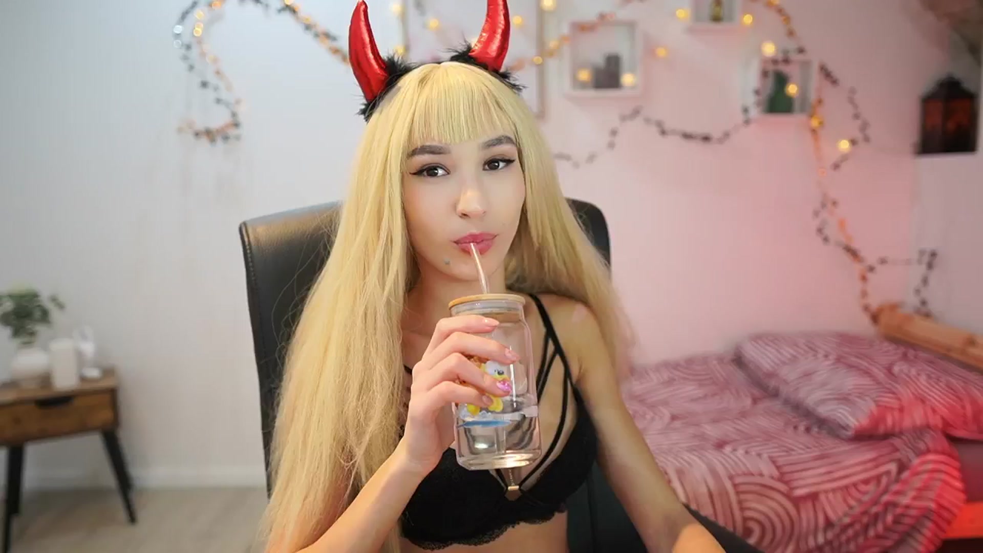 Gallery image thumbnail from Amai__Liu's myfreecams stream on, 10/31/2025, 22:28 image 9 of 20