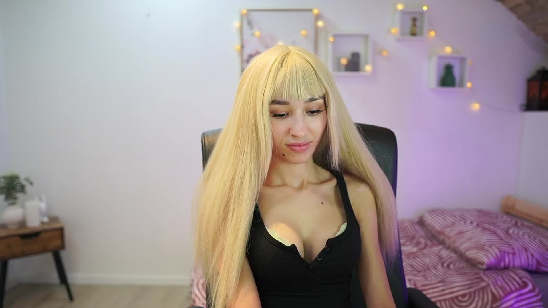 Gallery image thumbnail from Amai__Liu's myfreecams stream on, 11/02/2025, 19:44 image 6 of 20