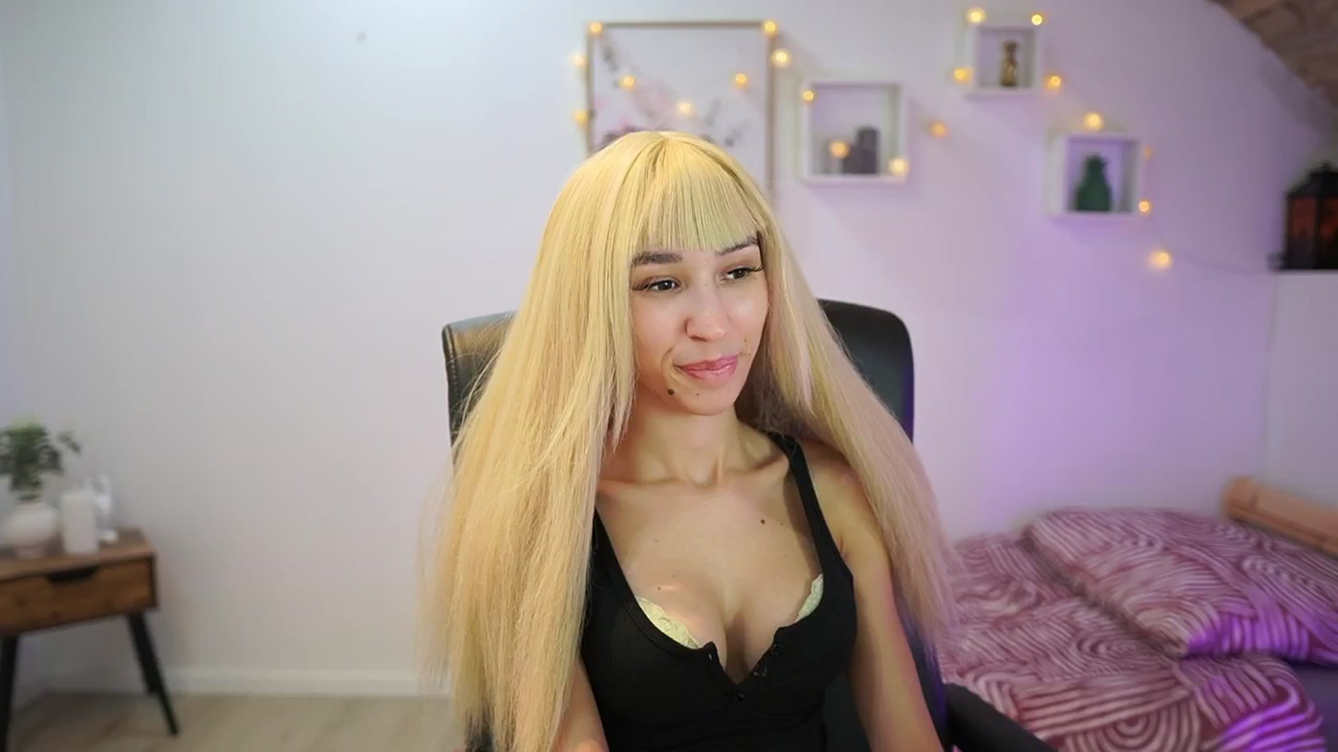 Gallery image thumbnail from Amai__Liu's myfreecams stream on, 11/02/2025, 19:44 image 4 of 20