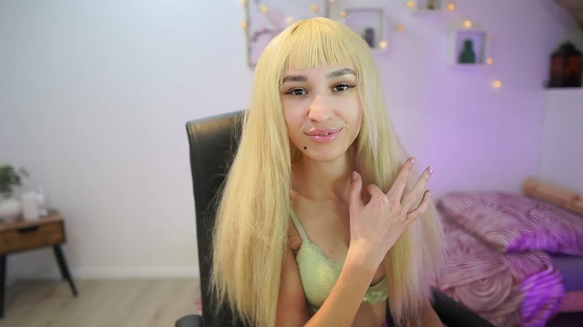 Gallery image thumbnail from Amai__Liu's myfreecams stream on, 11/03/2025, 24:05 image 20 of 20
