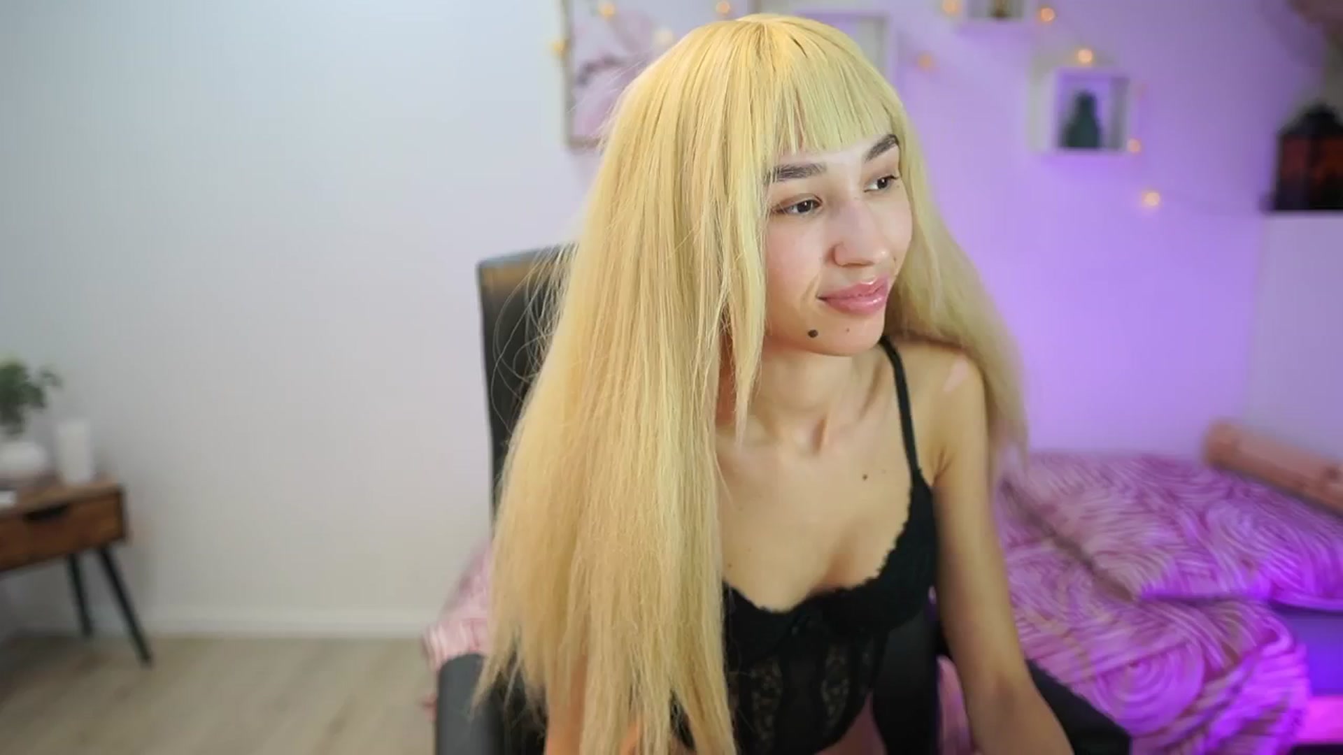 Gallery image thumbnail from Amai__Liu's myfreecams stream on, 11/05/2025, 21:25 image 16 of 20