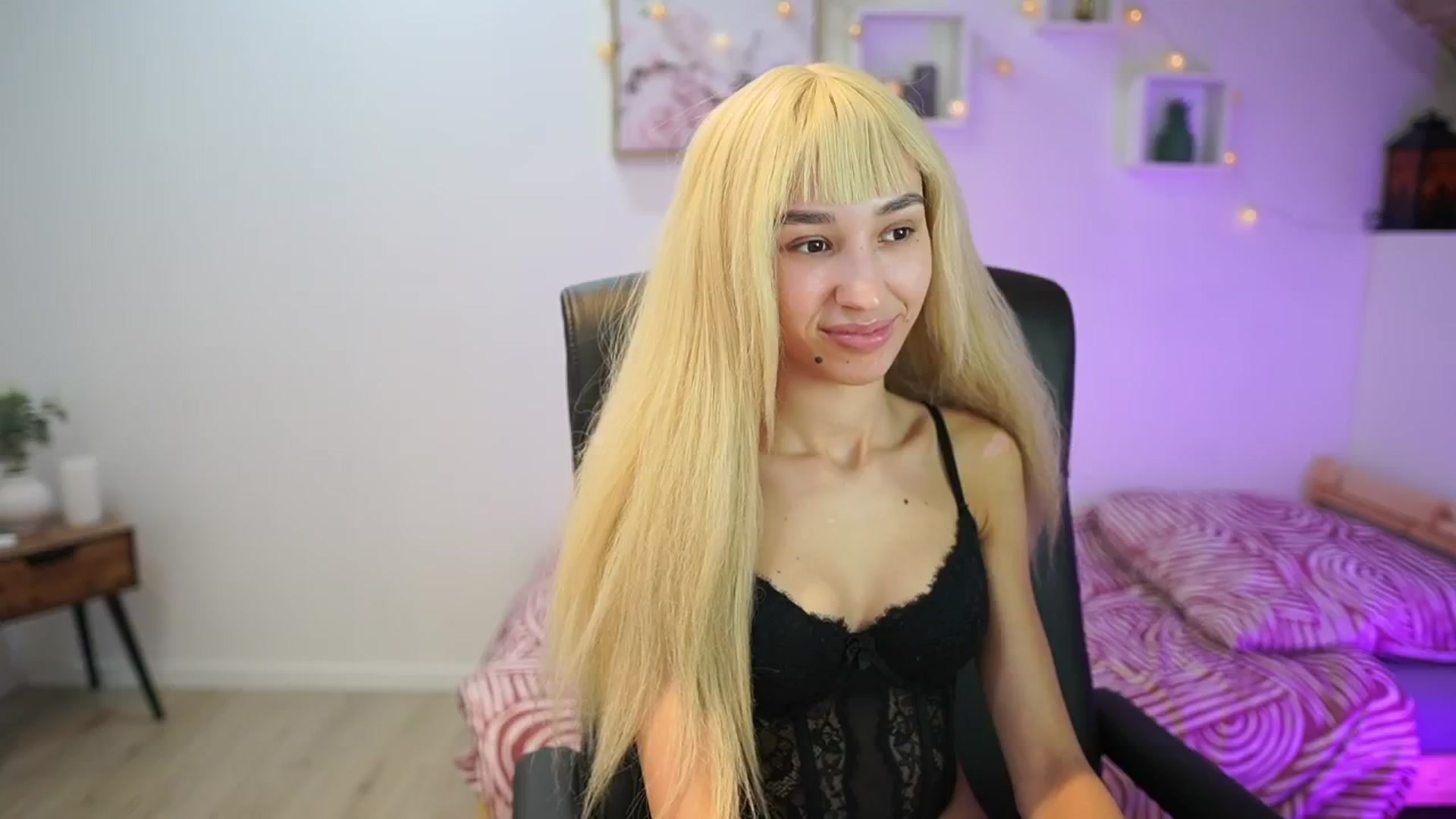 Gallery image thumbnail from Amai__Liu's myfreecams stream on, 11/05/2025, 21:25 image 14 of 20