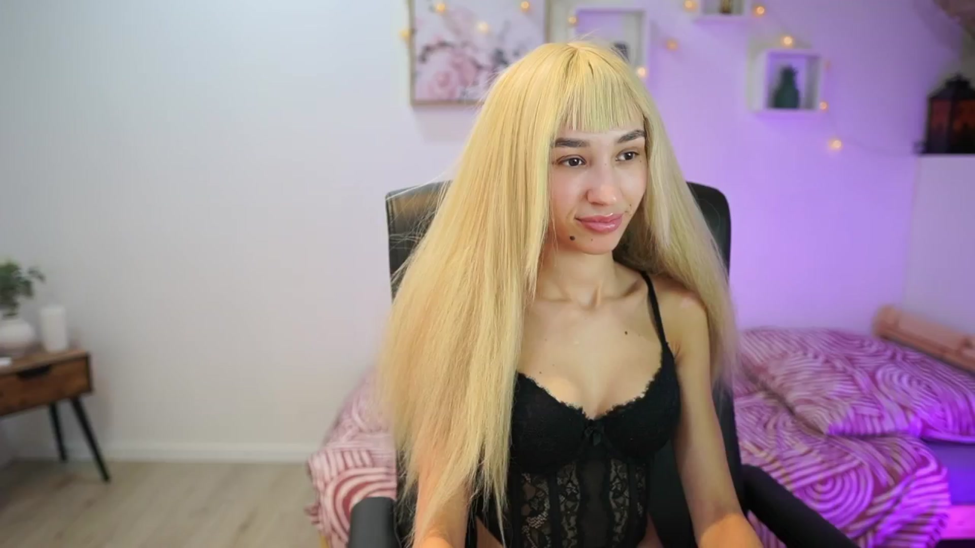 Gallery image thumbnail from Amai__Liu's myfreecams stream on, 11/05/2025, 21:25 image 19 of 20