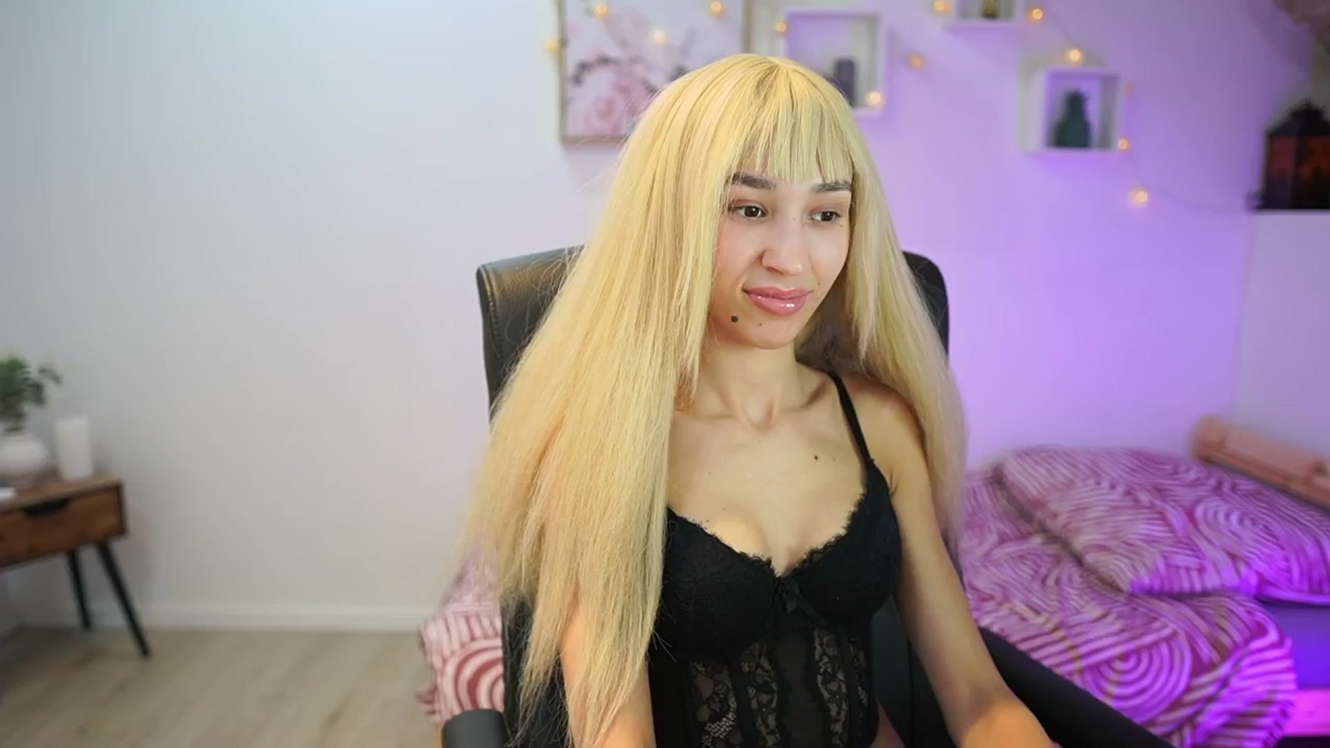 Gallery image thumbnail from Amai__Liu's myfreecams stream on, 11/05/2025, 21:25 image 6 of 20