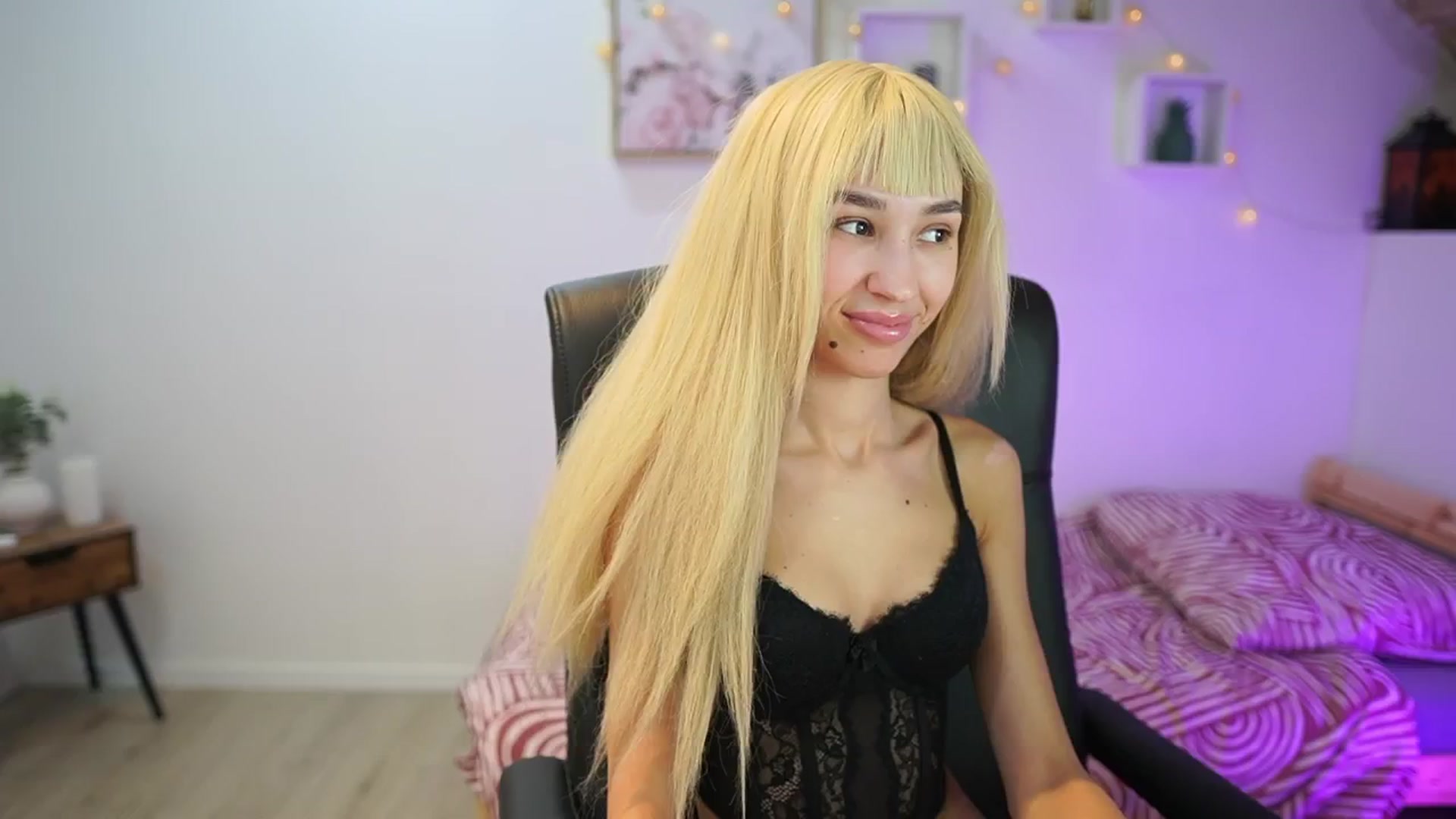Gallery image thumbnail from Amai__Liu's myfreecams stream on, 11/05/2025, 21:25 image 12 of 20