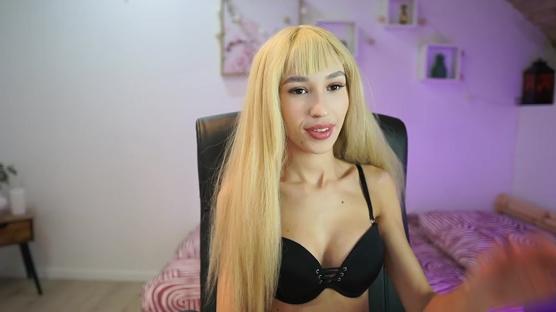 Gallery image thumbnail from Amai__Liu's myfreecams stream on, 11/08/2025, 20:30 image 15 of 20
