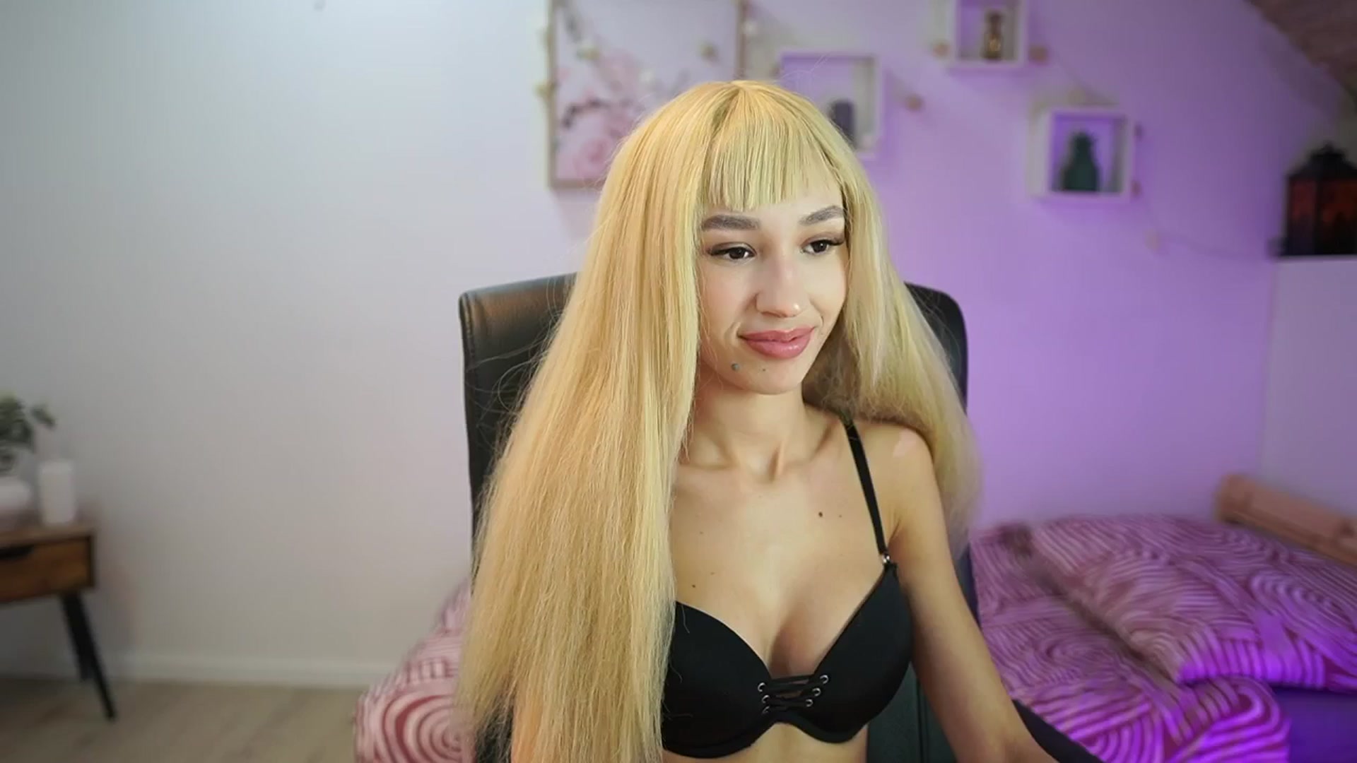 Gallery image thumbnail from Amai__Liu's myfreecams stream on, 11/08/2025, 22:16 image 7 of 20